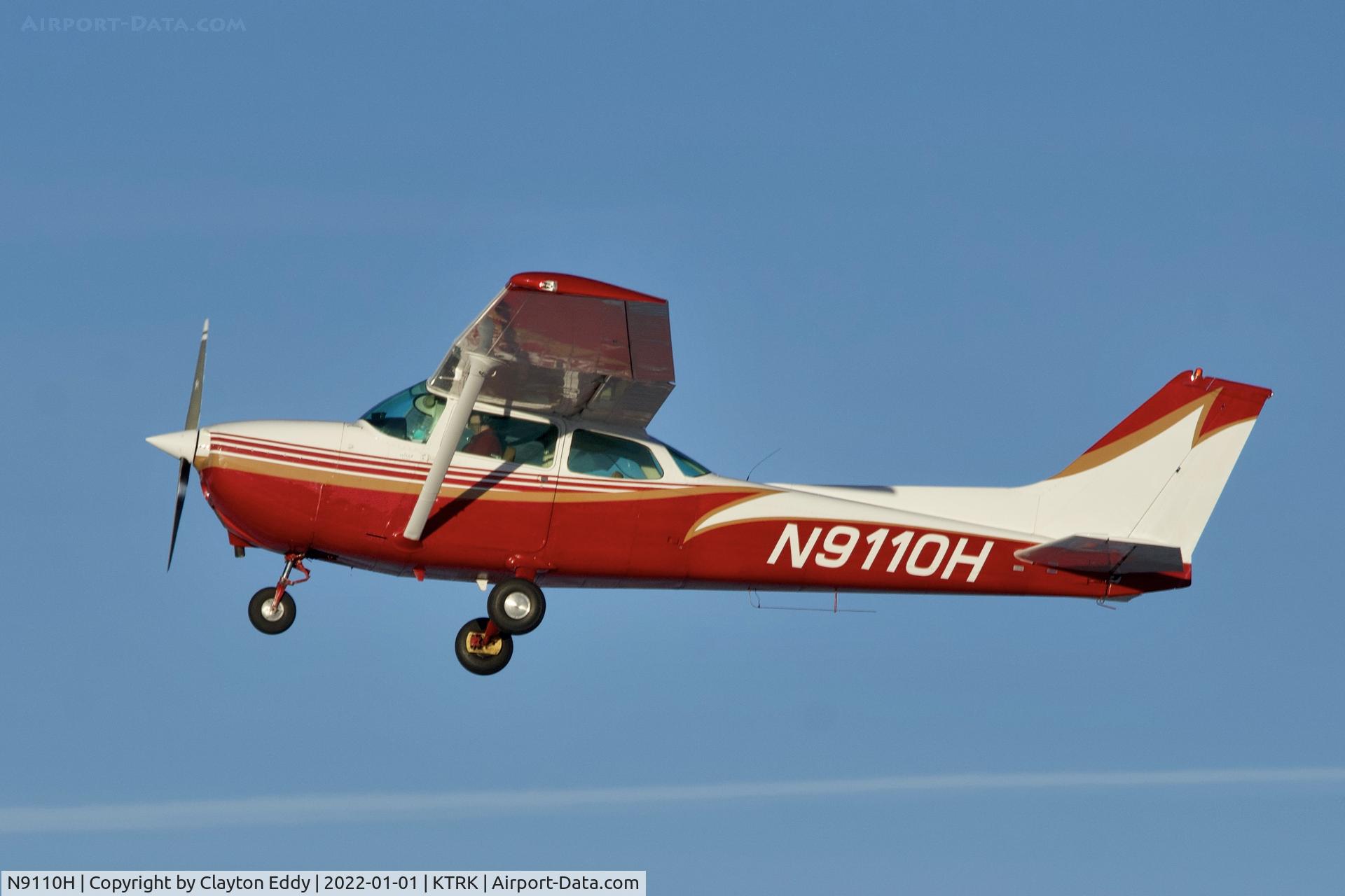 N9110H, 1975 Cessna 172M C/N 17265951, Truckee airport California 2022.
