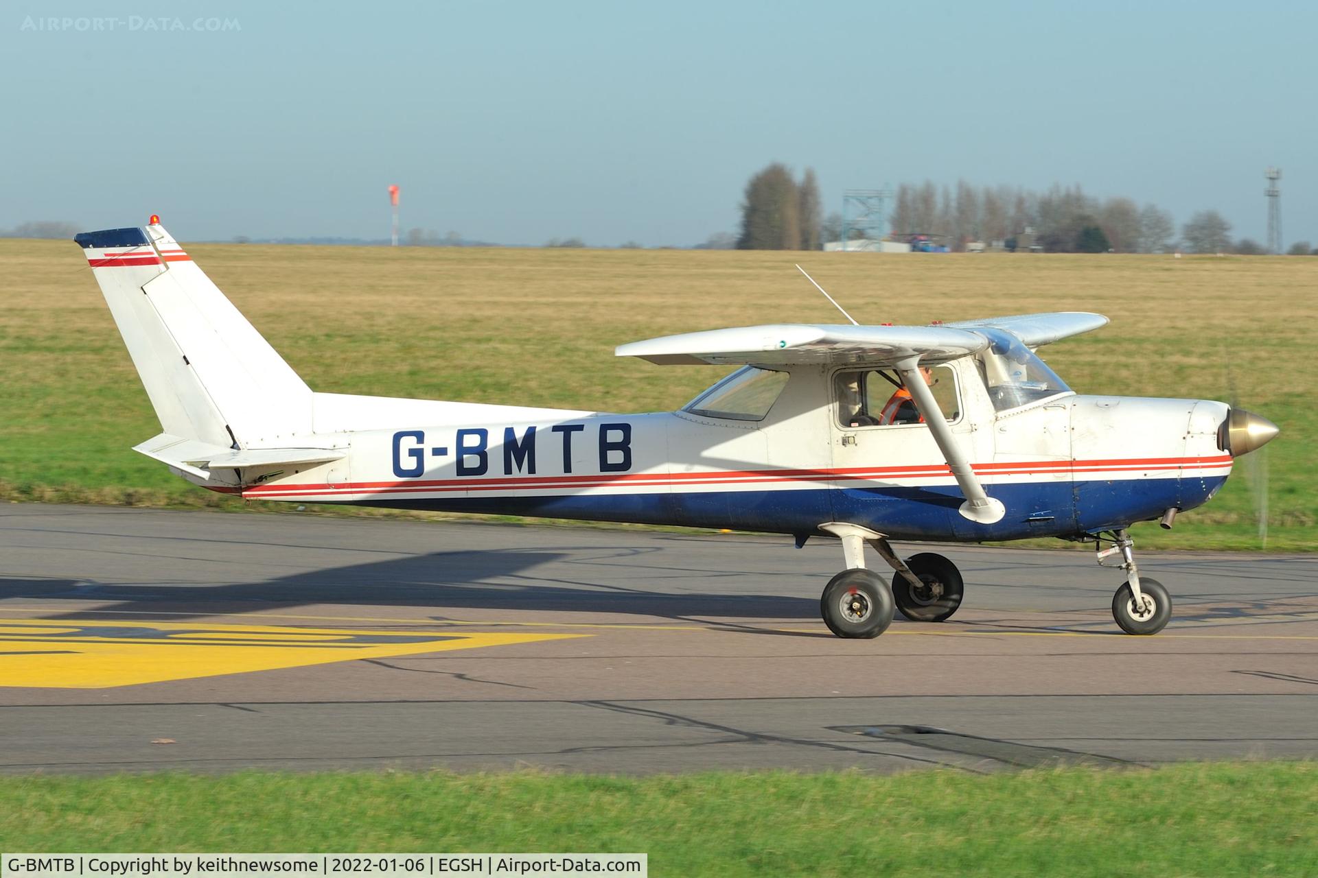 G-BMTB, 1977 Cessna 152 C/N 152-80672, Leaving Norwich for Southend.