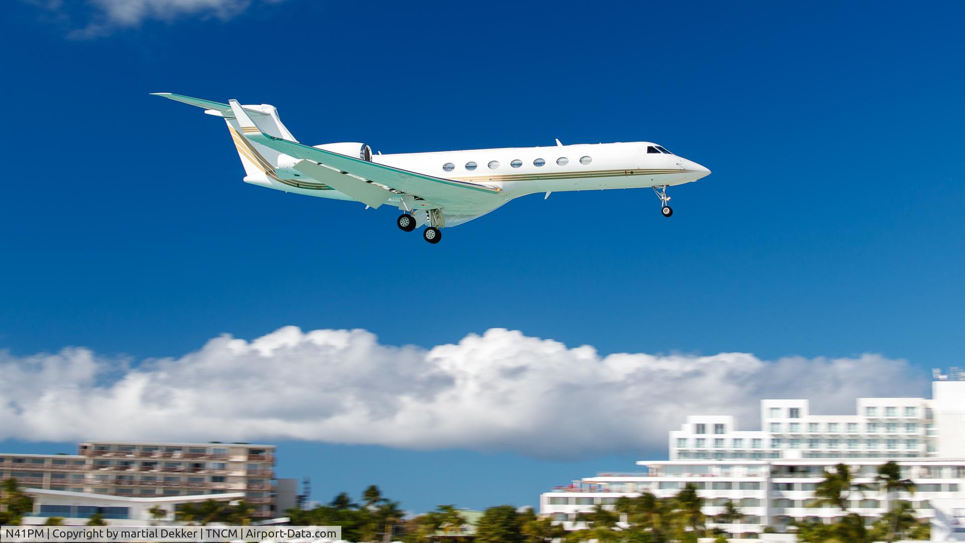 N41PM, 2007 Gulfstream Aerospace GV-SP (G550) C/N 5177, Maho beach