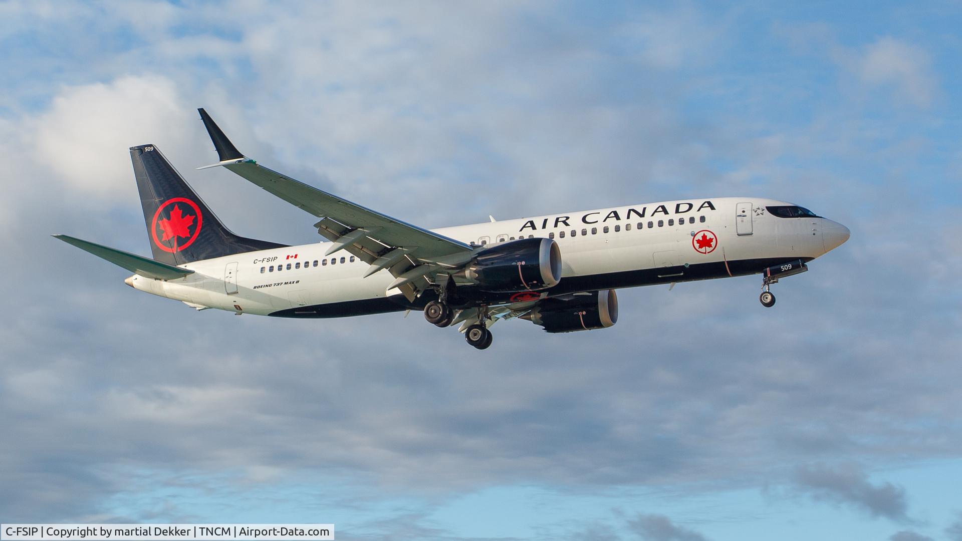 C-FSIP, 2018 Boeing 737-8 MAX C/N 61215, Maho beach