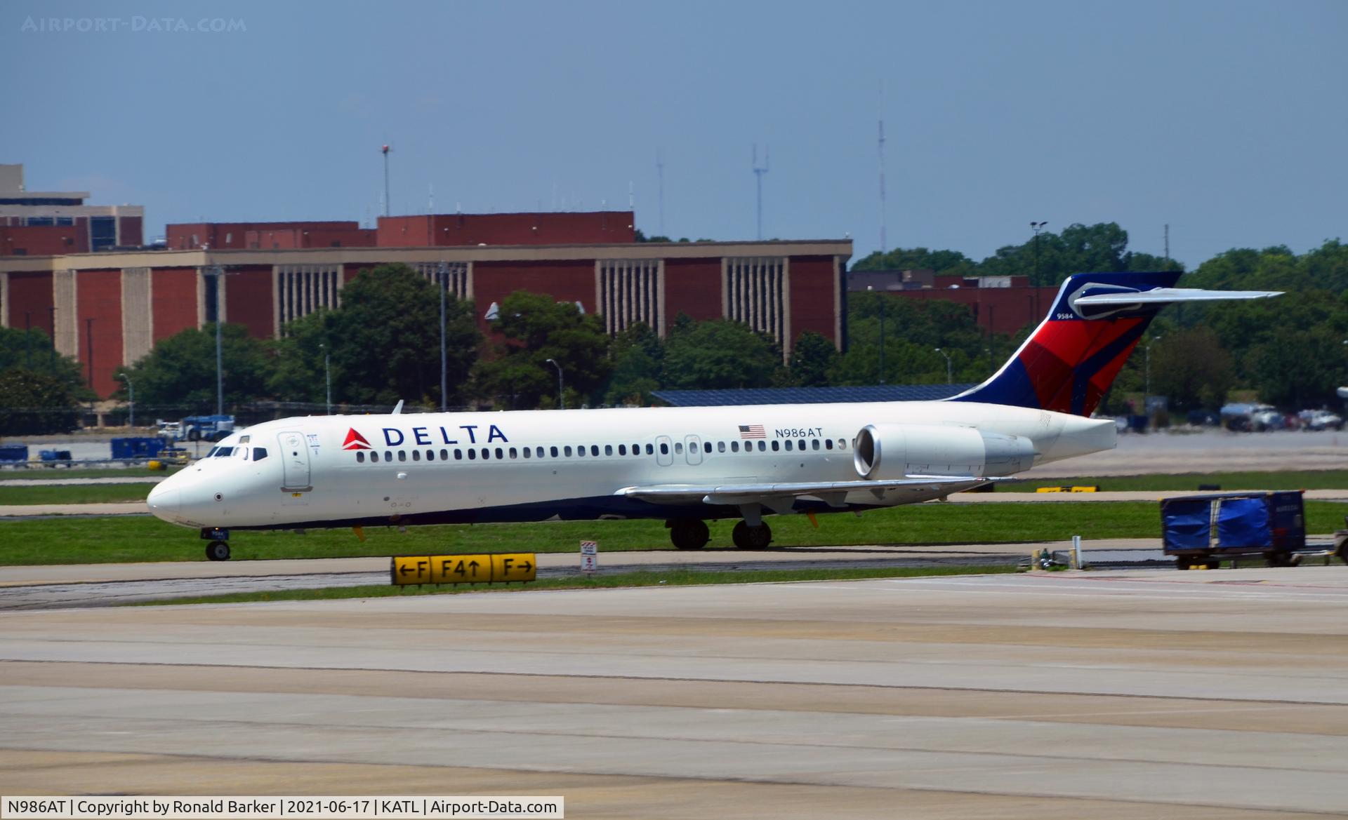 N986AT, 2001 Boeing 717-200 C/N 55089, Taxi Atlanta