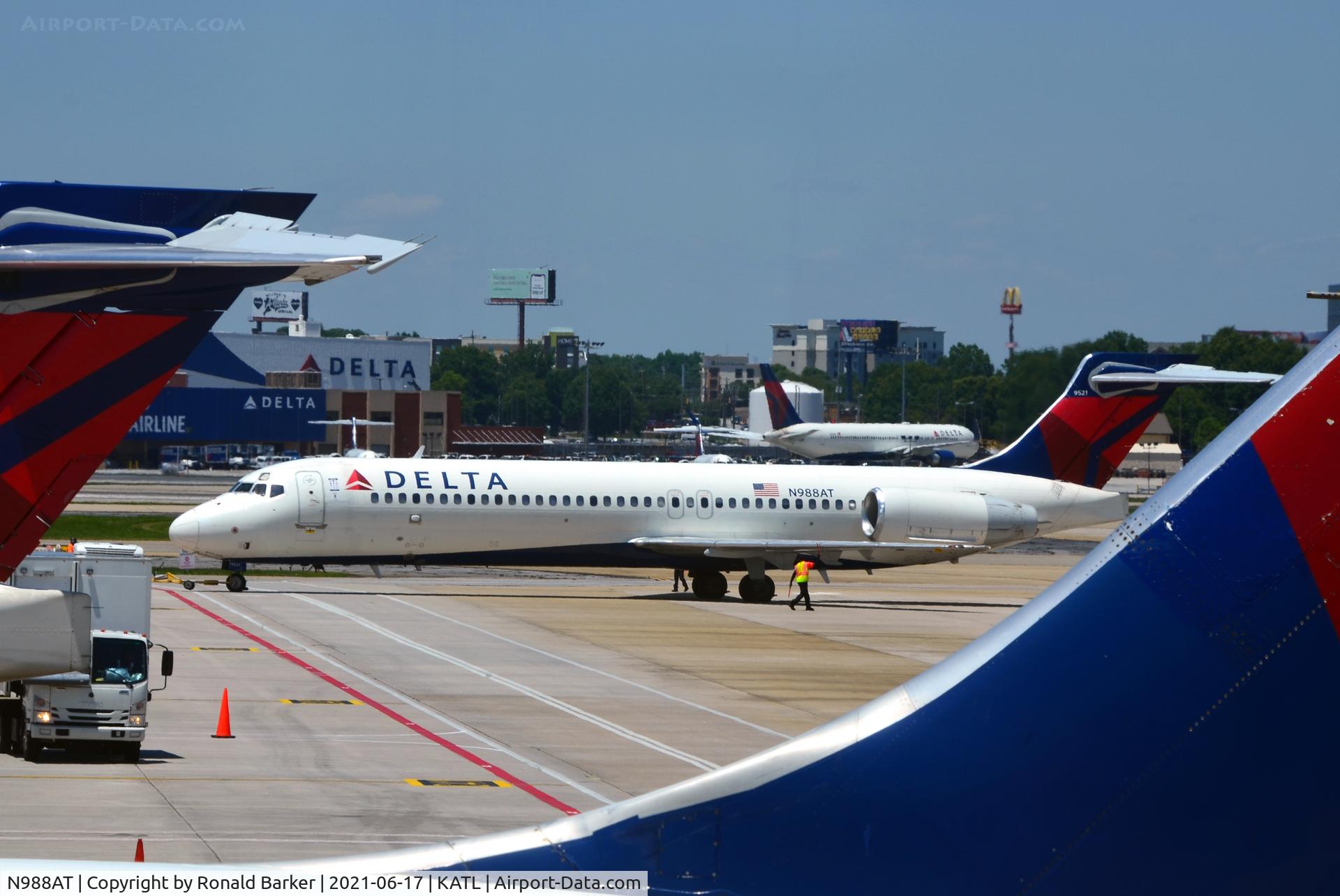 N988AT, 2001 Boeing 717-200 C/N 55068, Pushback Atlanta