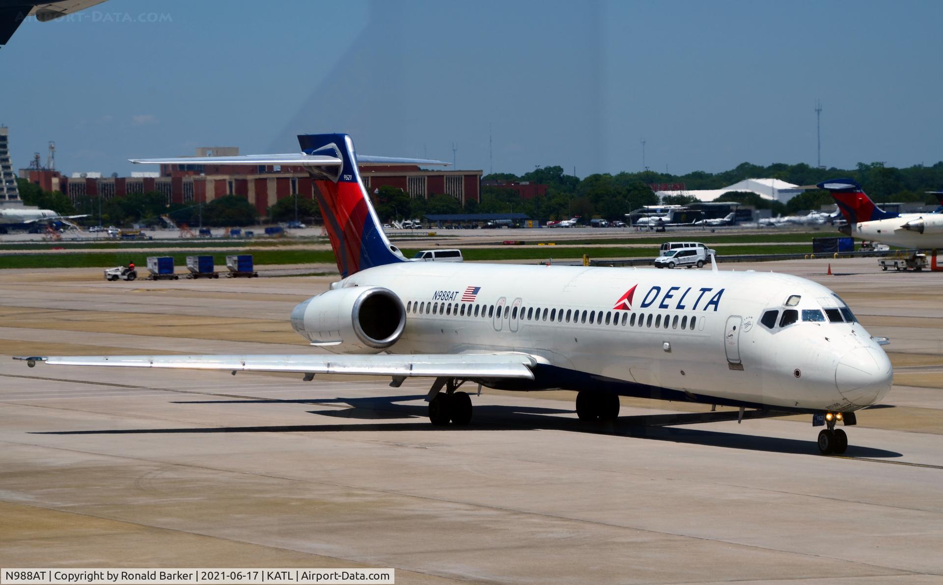N988AT, 2001 Boeing 717-200 C/N 55068, Taxi for takeoff Atlanta