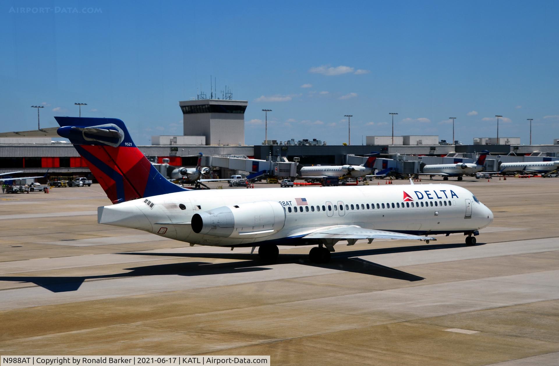 N988AT, 2001 Boeing 717-200 C/N 55068, Taxi for takeoff Atlanta
