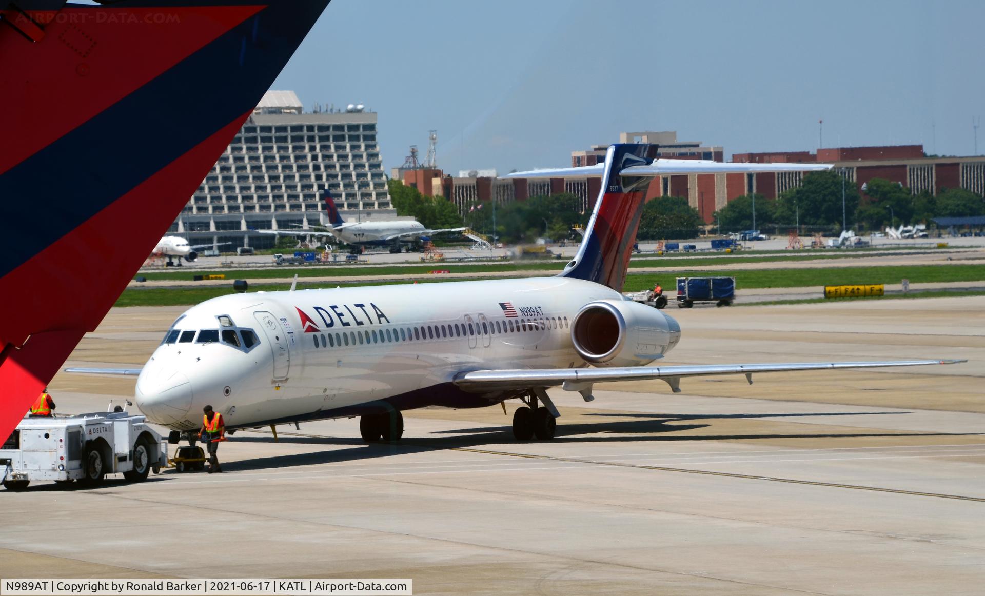 N989AT, 2001 Boeing 717-200 C/N 55152, Pushback Atlanta