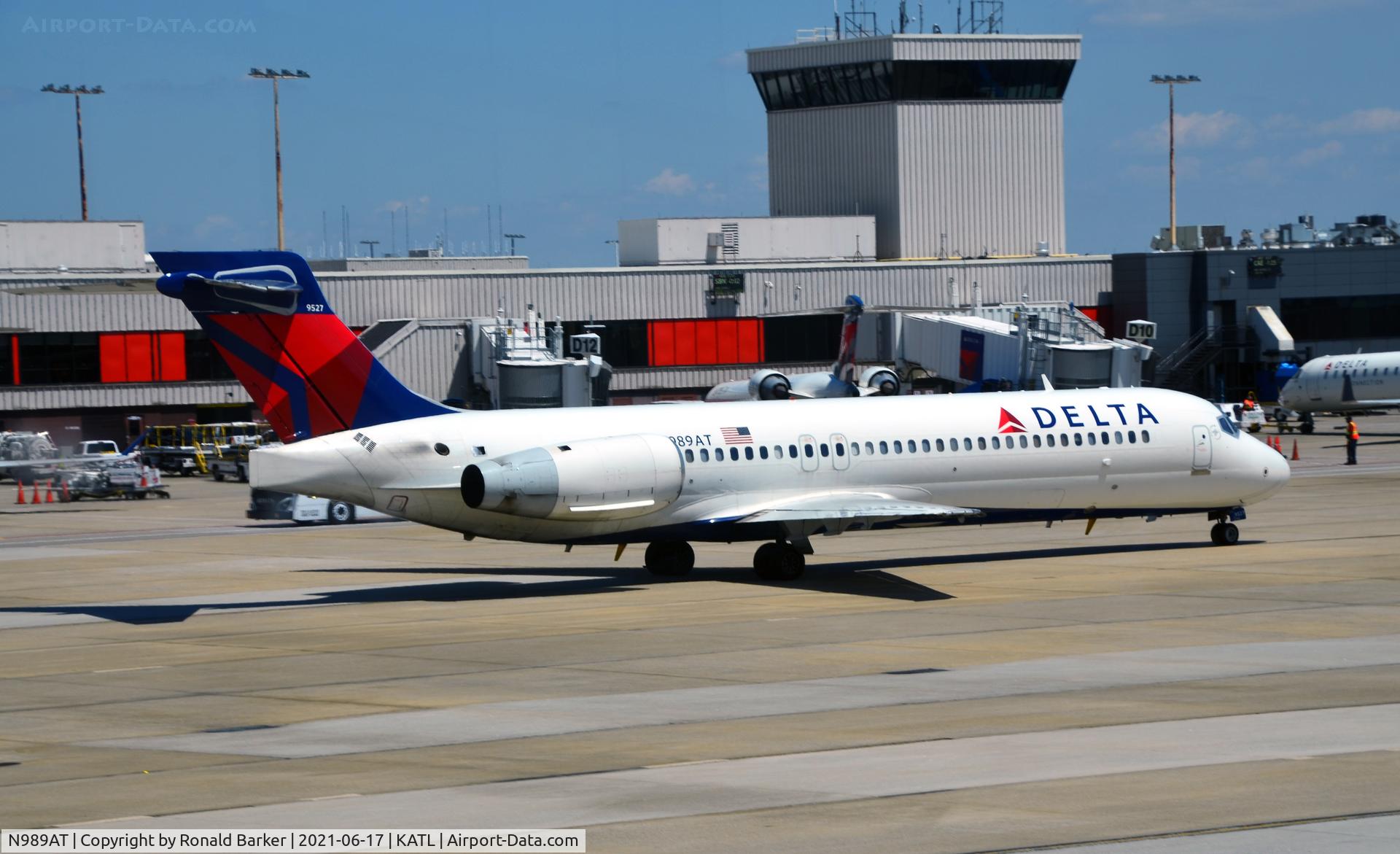 N989AT, 2001 Boeing 717-200 C/N 55152, Taxi for takeoff Atlanta