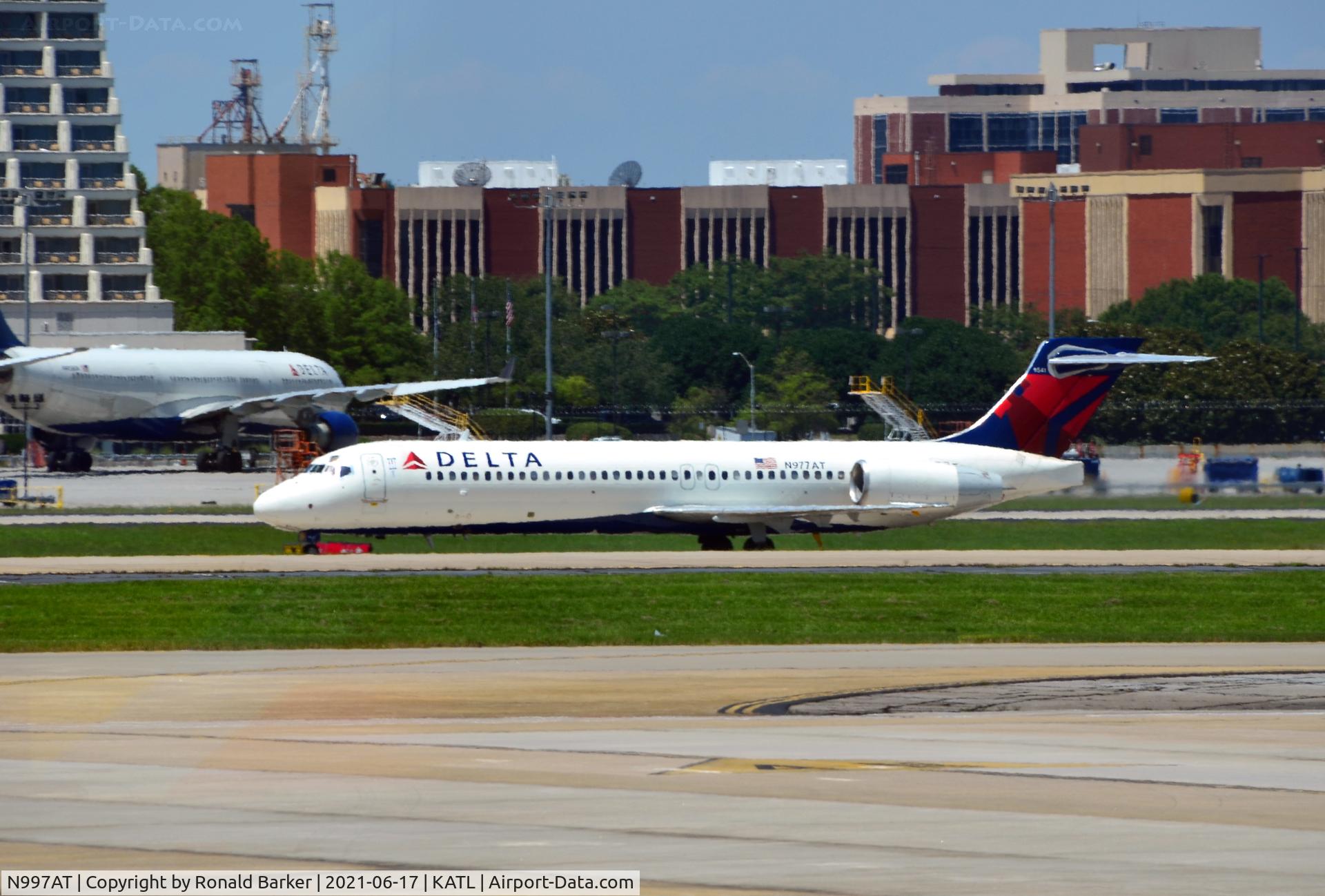 N997AT, 2002 Boeing 717-200 C/N 55141, Taxi Atlanta