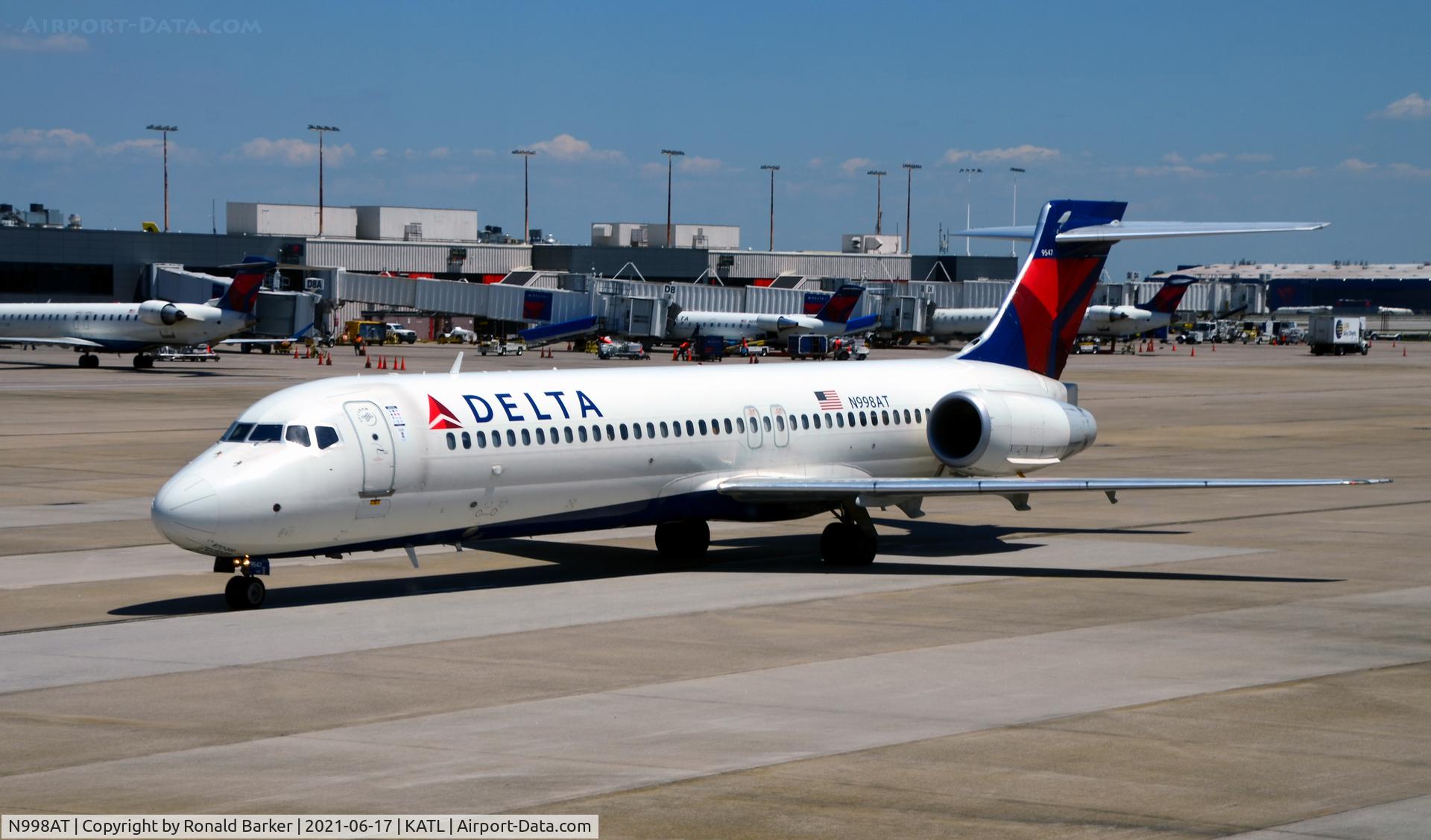 N998AT, 2002 Boeing 717-200 C/N 55142, Taxi to gate Atlanta