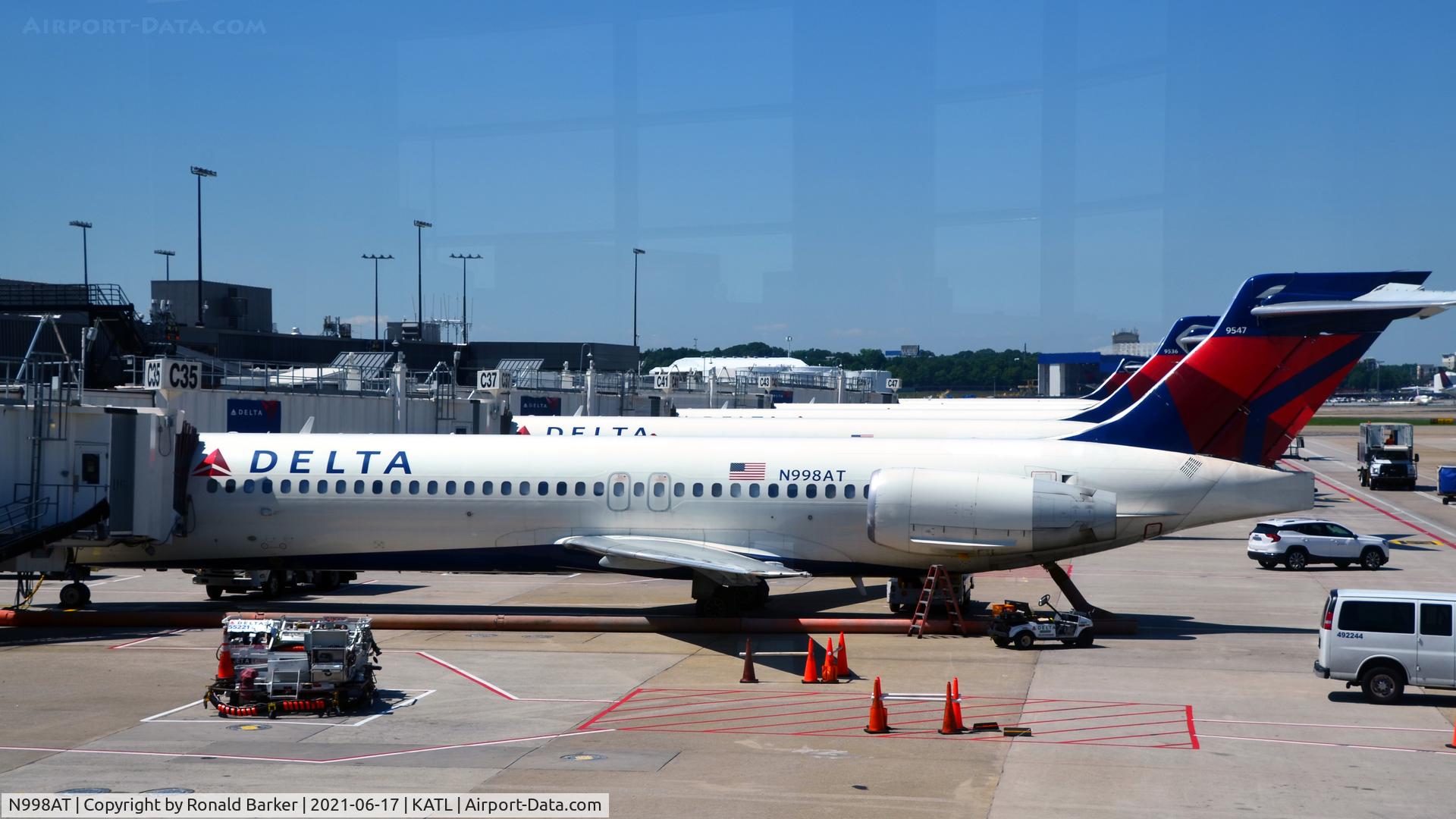 N998AT, 2002 Boeing 717-200 C/N 55142, Gate C36 Atlanta
