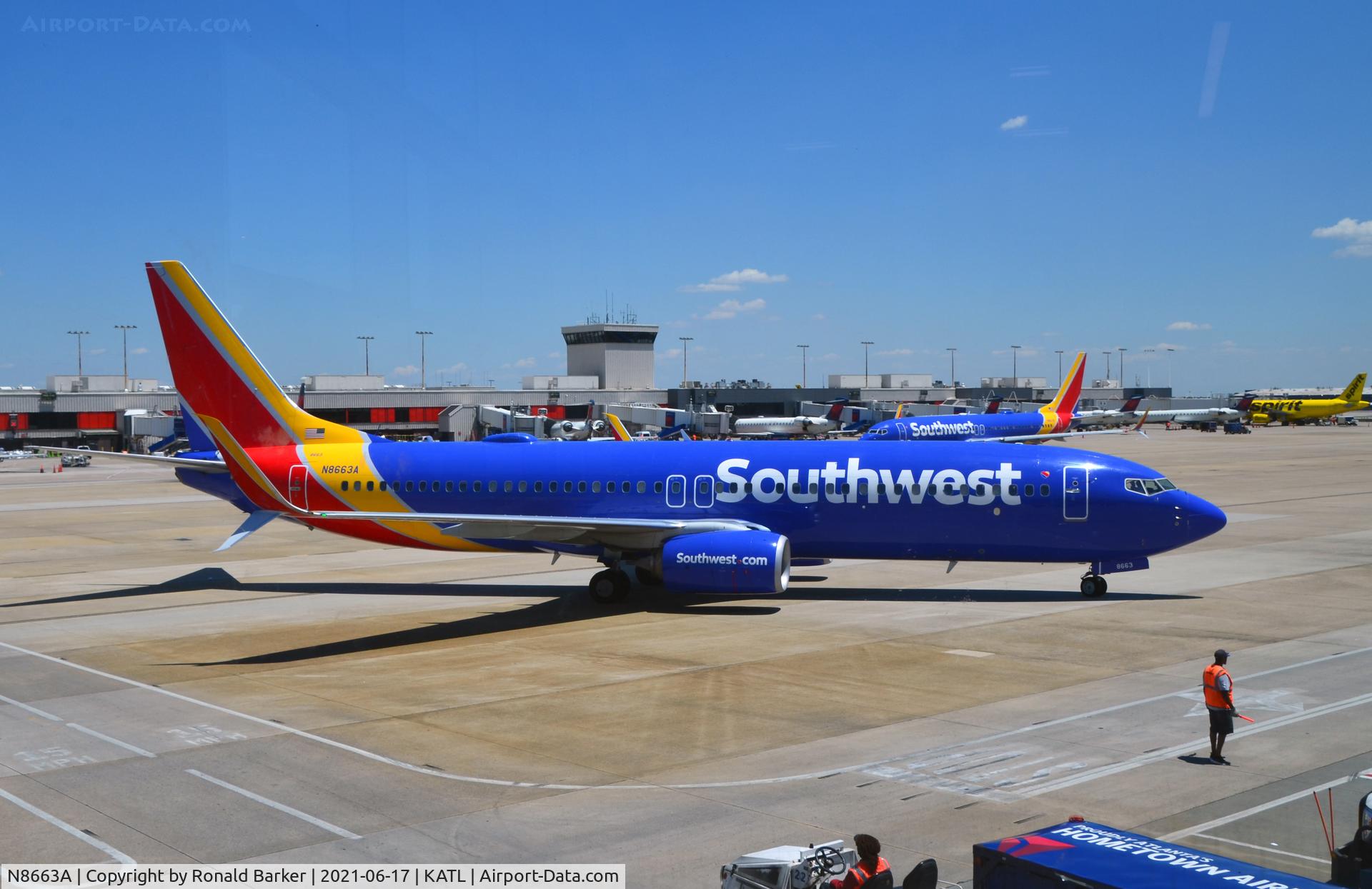 N8663A, 2015 Boeing 737-8H4 C/N 36902, Arrive at gate Atlanta