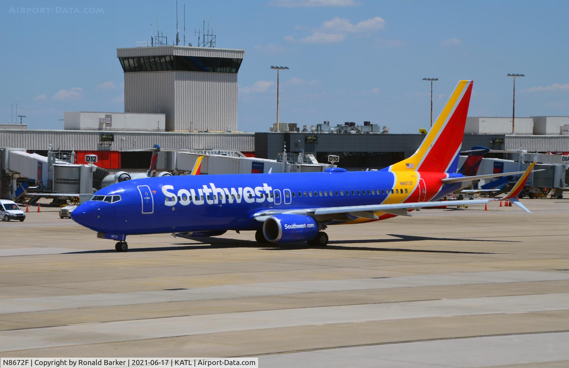 N8672F, 2015 Boeing 737-8H4 C/N 36940, Taxi for takeoff Atlanta