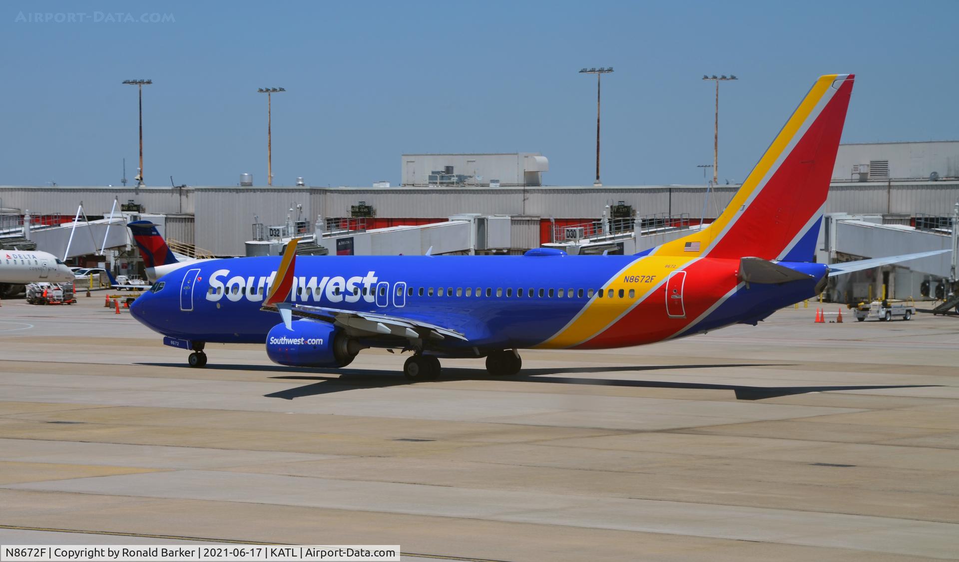 N8672F, 2015 Boeing 737-8H4 C/N 36940, Taxi for takeoff Atlanta