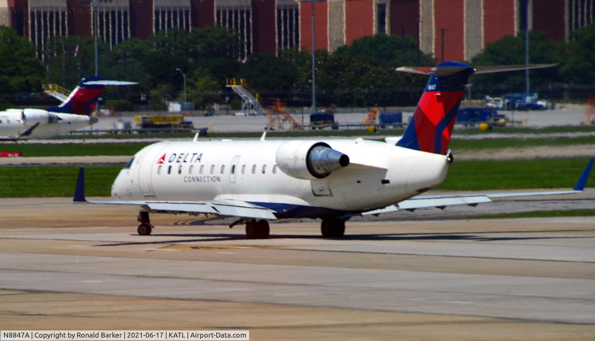 N8847A, 2003 Bombardier CRJ-440 (CL-600-2B19) C/N 7847, Taxi for takeoff Atlanta