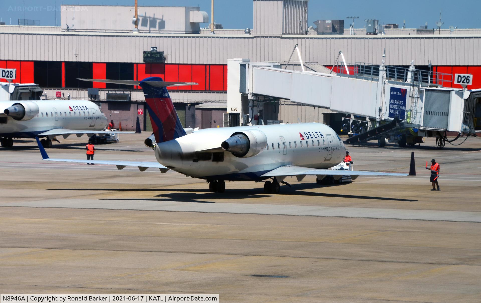 N8946A, 2004 Bombardier CRJ-200 (CL-600-2B19) C/N 7946, Pushback from D26 Atlanta