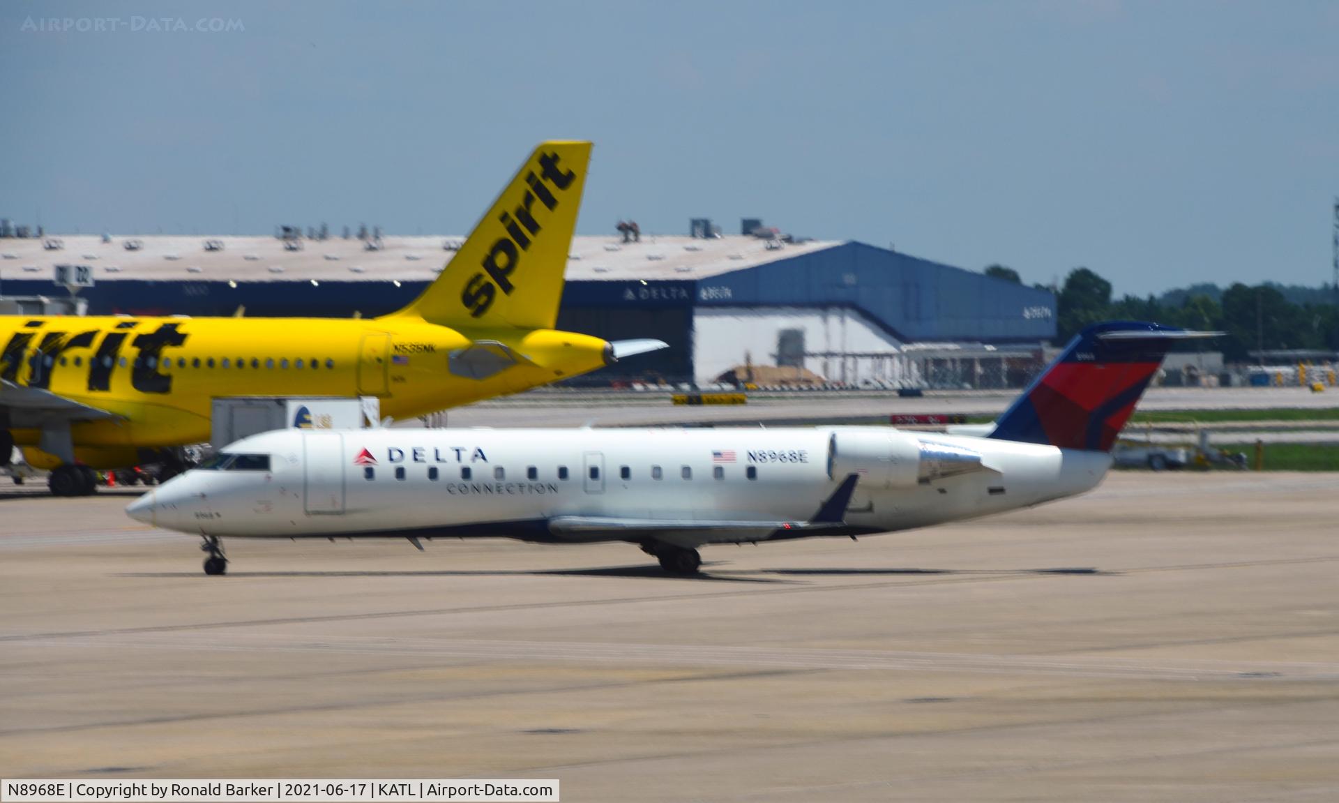 N8968E, 2004 Bombardier CRJ-200 (CL-600-2B19) C/N 7968, Taxi to gate Atlanta