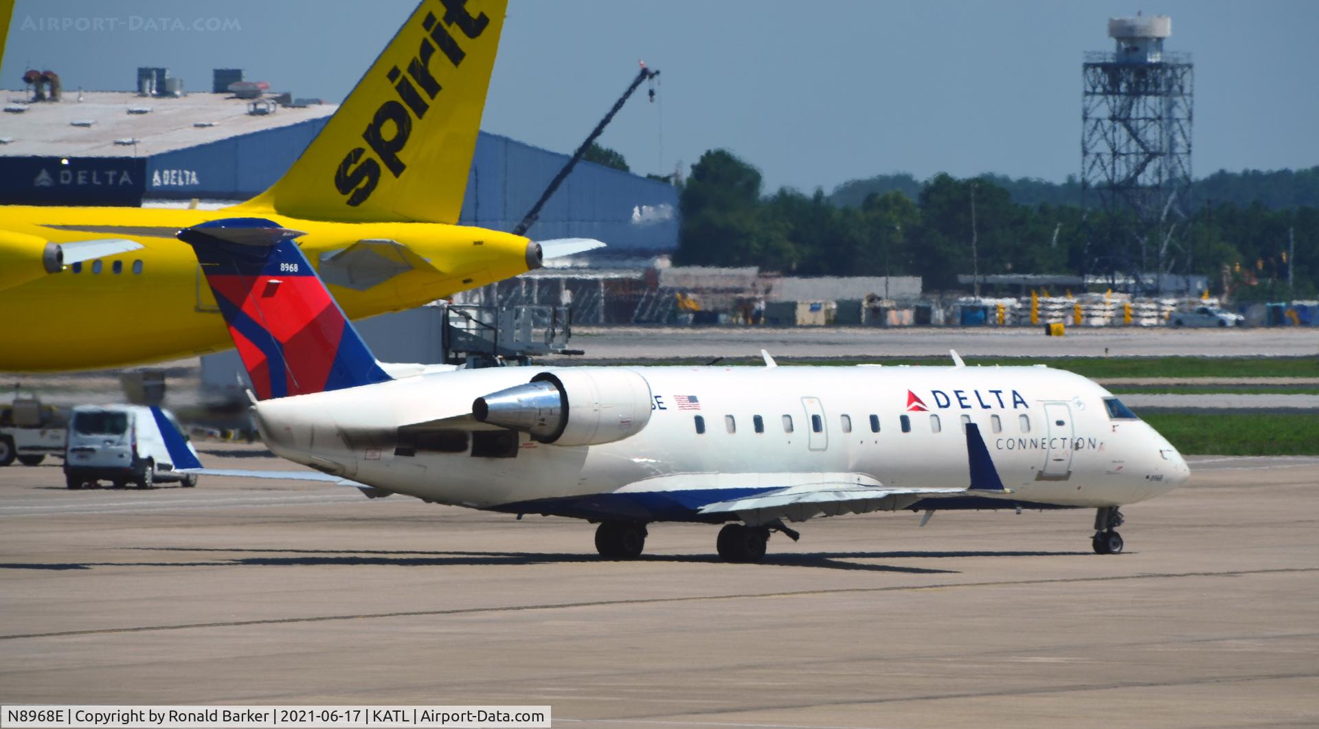 N8968E, 2004 Bombardier CRJ-200 (CL-600-2B19) C/N 7968, Taxi for takeoff Atlanta