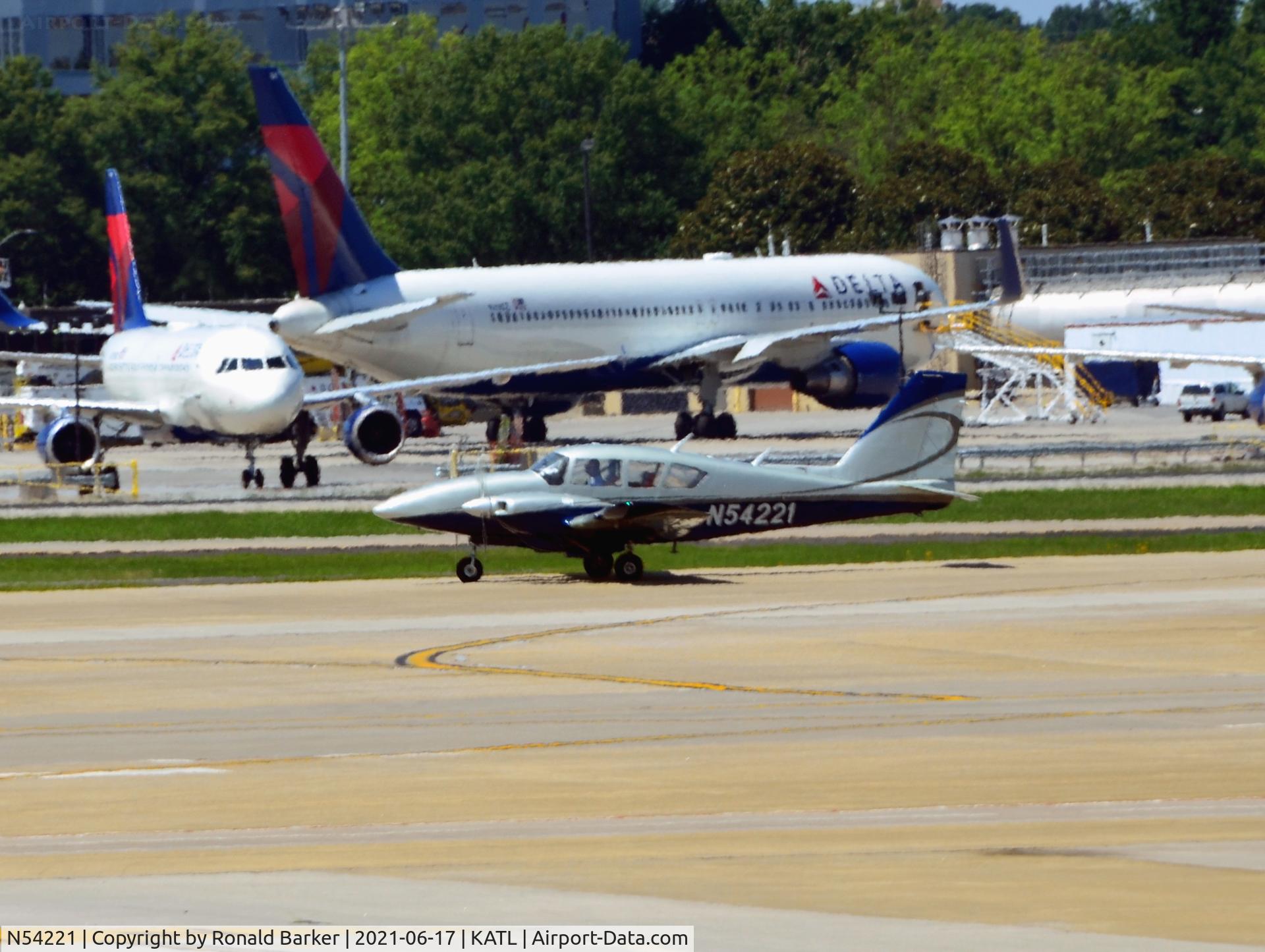 N54221, 1974 Piper PA-23-250 C/N 27-7554014, Taxi Atlanta
