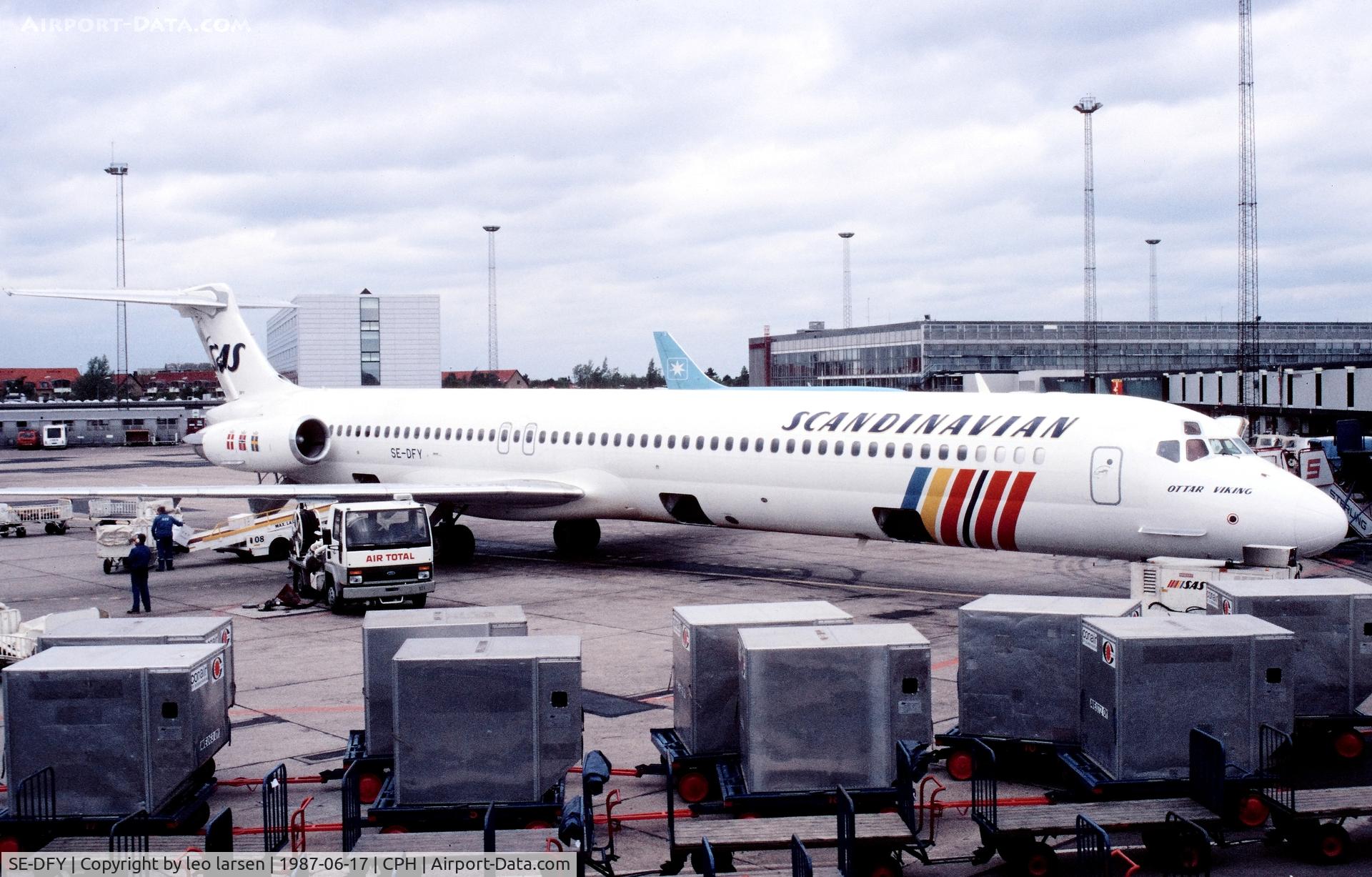 SE-DFY, 1987 McDonnel-Douglas MD-81 C/N 49438, Copenhagen 17.6.1987.re-reg LN-ROW 12.1999