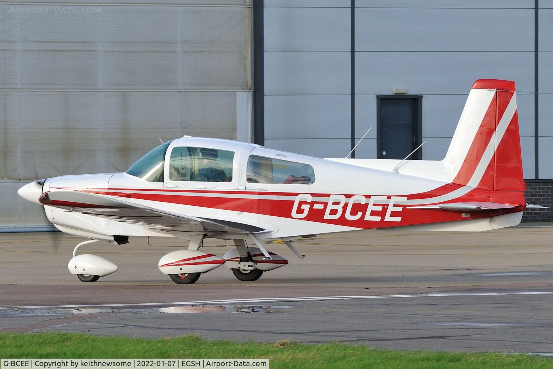 G-BCEE, 1974 Grumman American AA-5 Traveler C/N AA5-0571, Arriving at Norwich.