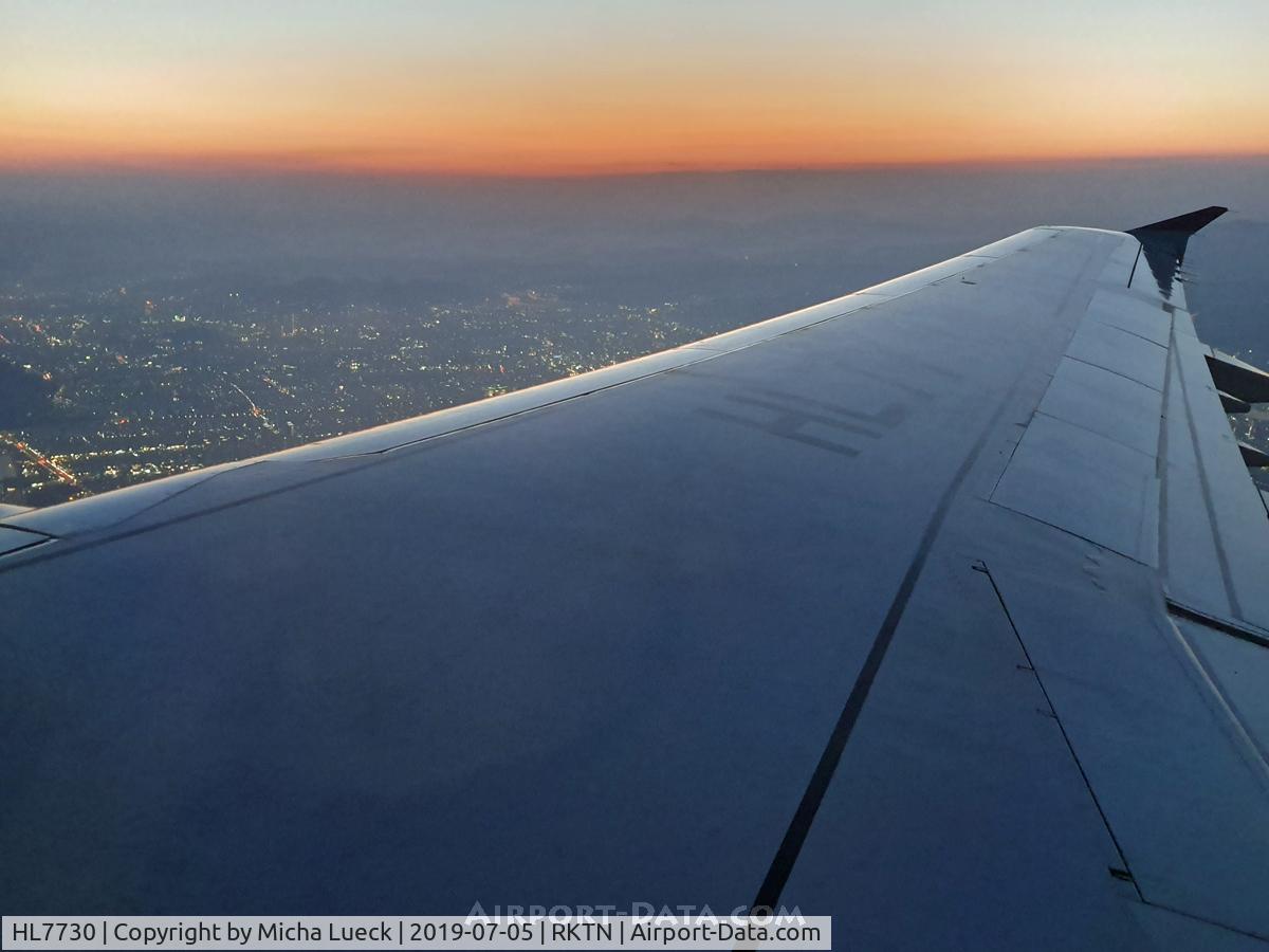 HL7730, 2004 Airbus A321-231 C/N 2226, Climbing out of Deagu at sunset