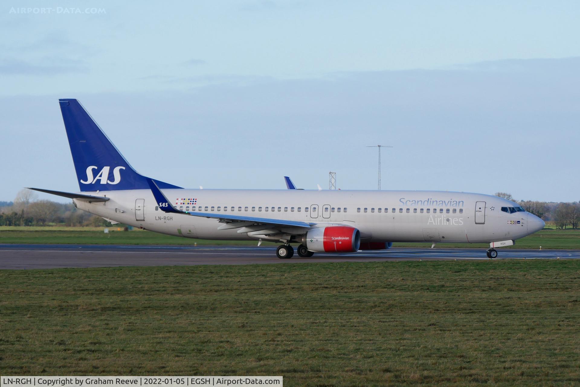 LN-RGH, 2013 Boeing 737-86N C/N 41266, Departing from Norwich.