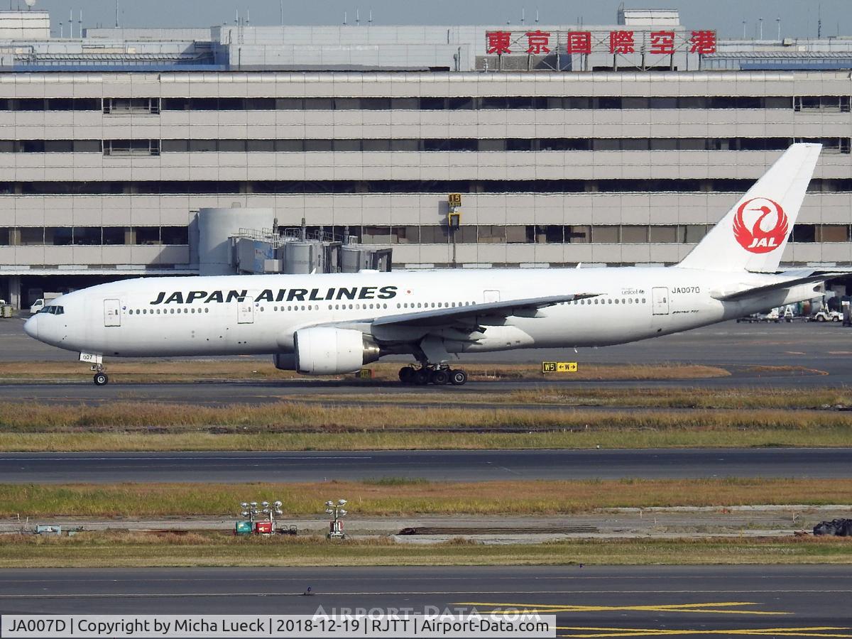JA007D, 1998 Boeing 777-289 C/N 27639, At Haneda