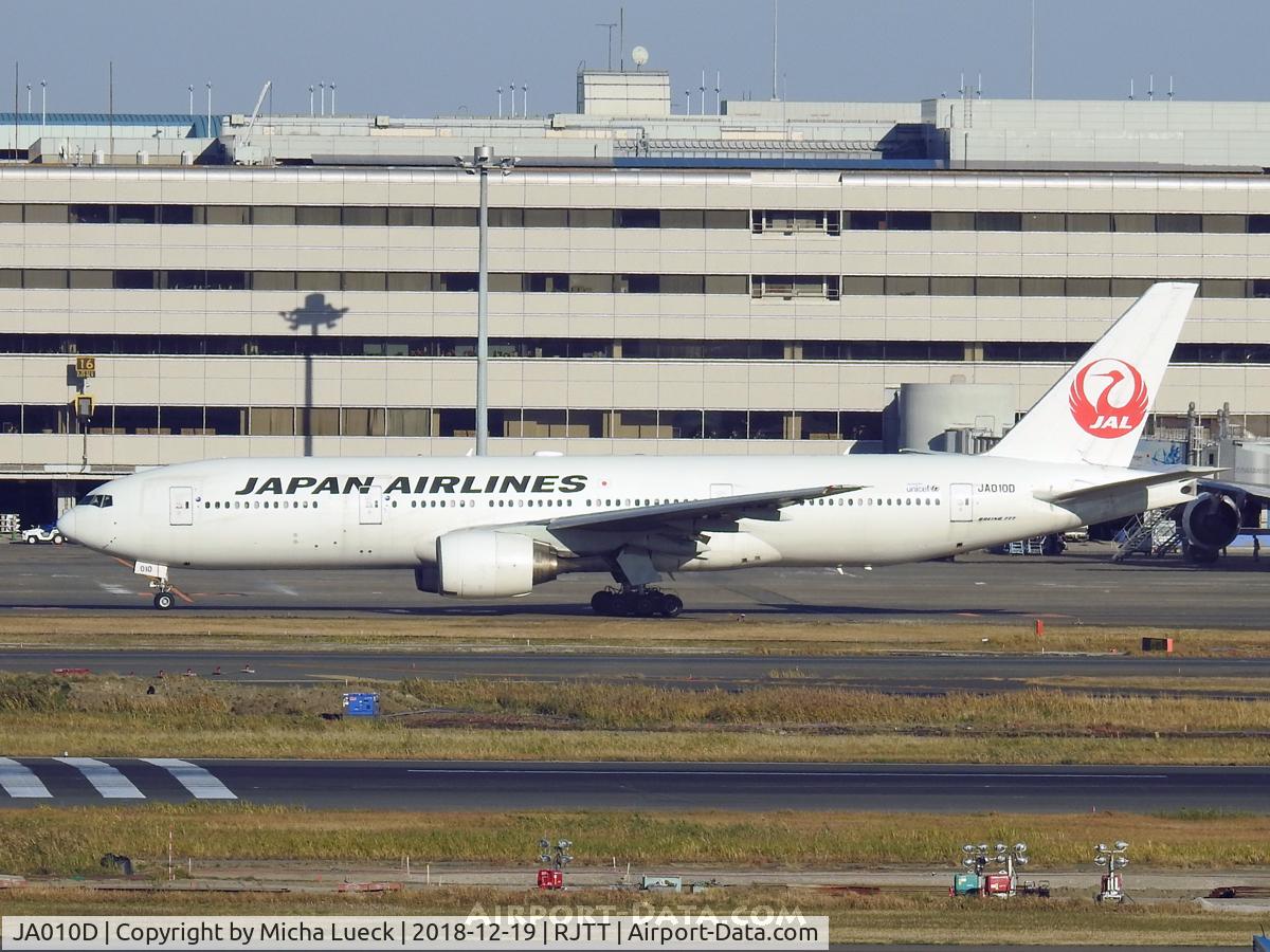 JA010D, 1998 Boeing 777-289 C/N 27642, At Haneda