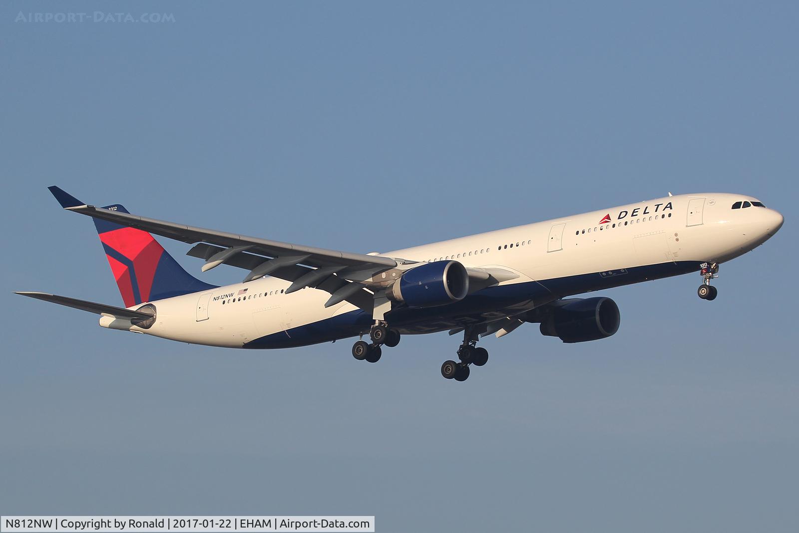 N812NW, 2006 Airbus A330-323 C/N 0784, at spl