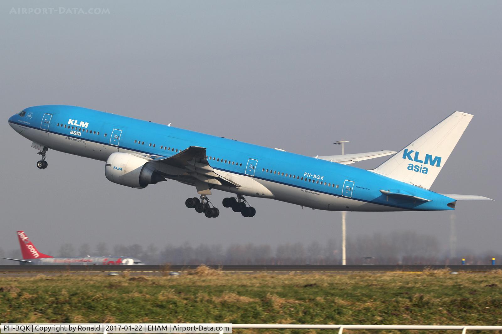 PH-BQK, 2005 Boeing 777-206/ER C/N 29399, at spl
