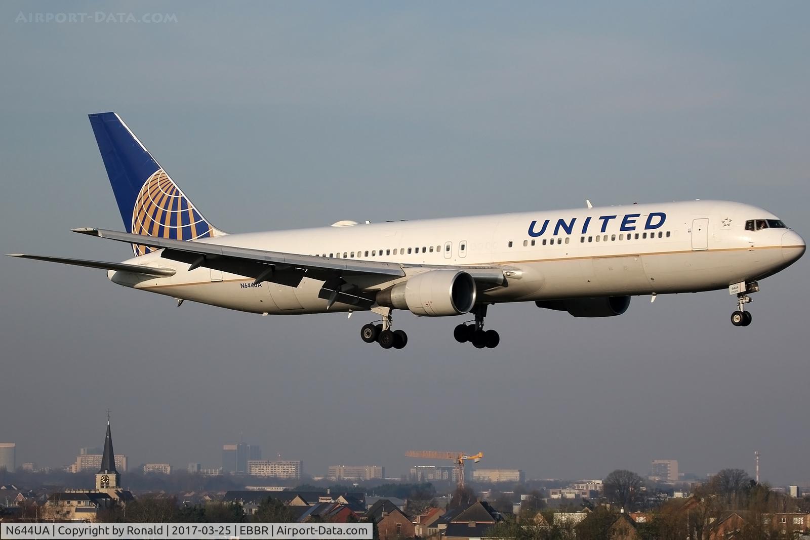 N644UA, 1991 Boeing 767-322 C/N 25094, at bru