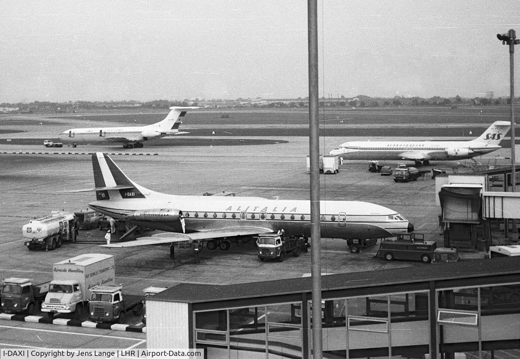 I-DAXI, 1960 Sud Aviation SE-210 Caravelle VI-N C/N 40, I just scanned this old negative (sorry for the poor quality). I've seen this Alitalia Caravelle 1966 at London Heathrow.