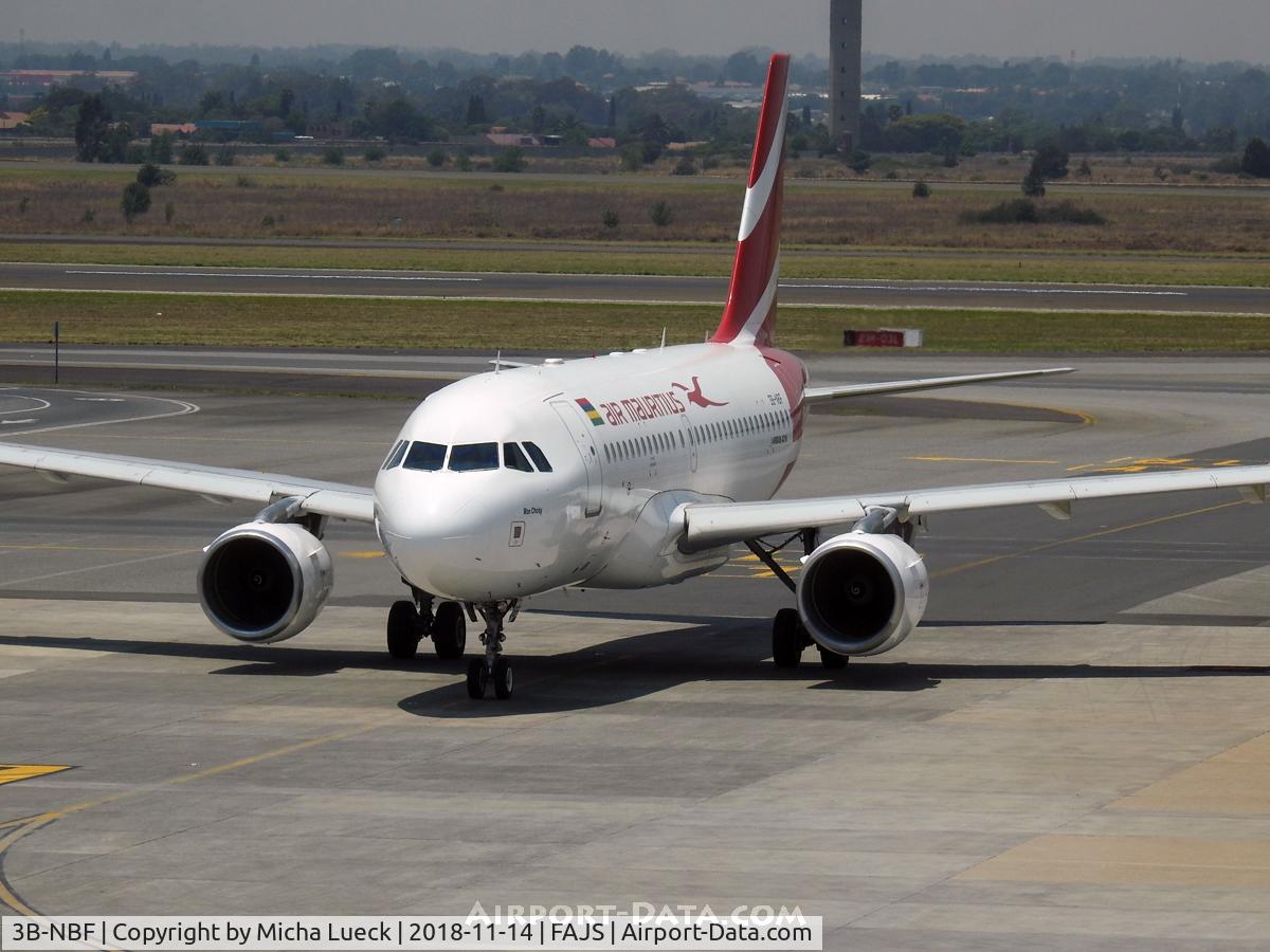3B-NBF, 2001 Airbus A319-112 C/N 1592, Mon Choisy arriving at JNB