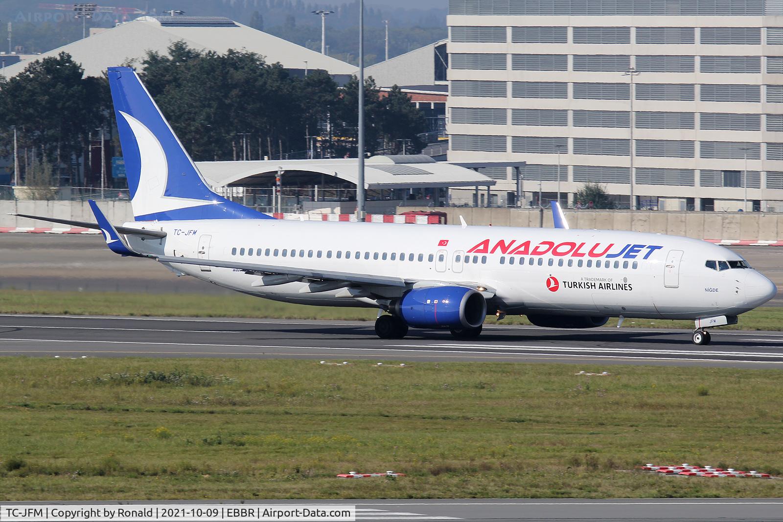 TC-JFM, 1999 Boeing 737-8F2 C/N 29775, at bru