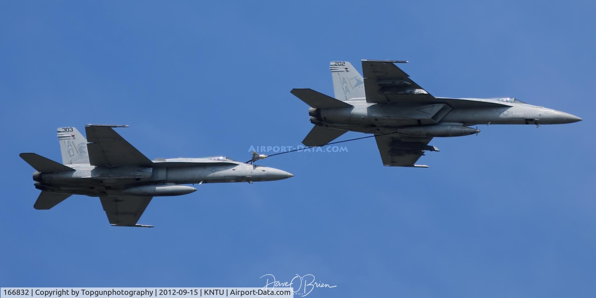 166832, Boeing F/A-18E Super Hornet C/N E151, Hornet to Hornet refueling demo