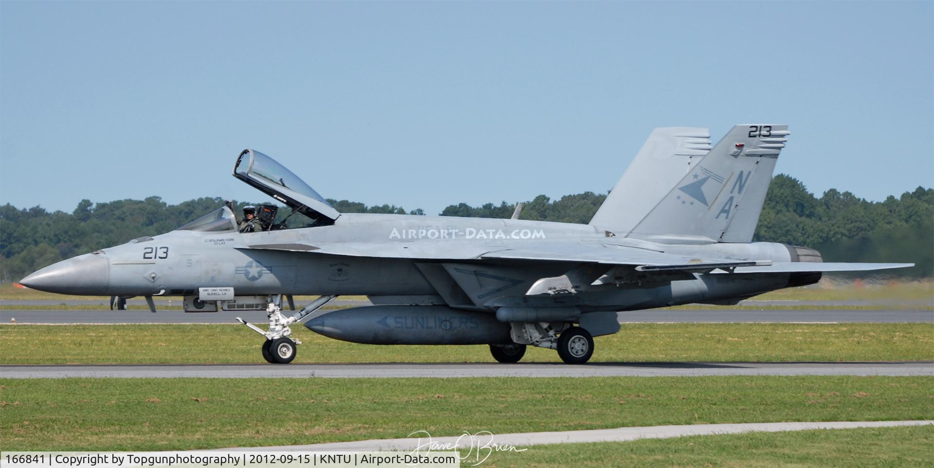 166841, Boeing F/A-18E Super Hornet C/N E160, Taxing back from Fleet Demo