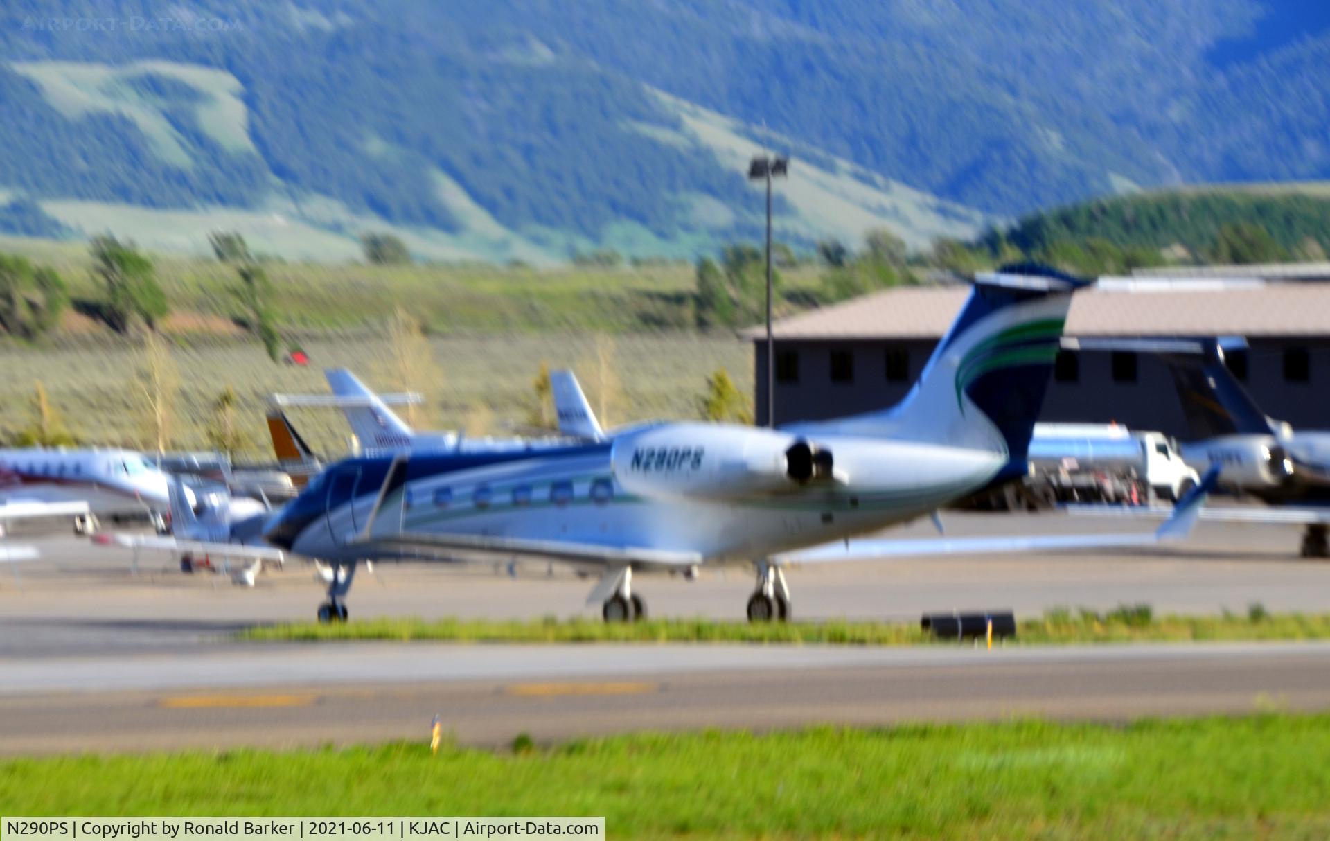 N290PS, 1999 Gulfstream Aerospace G-IV SP C/N 1376, Parked Jackson, WY