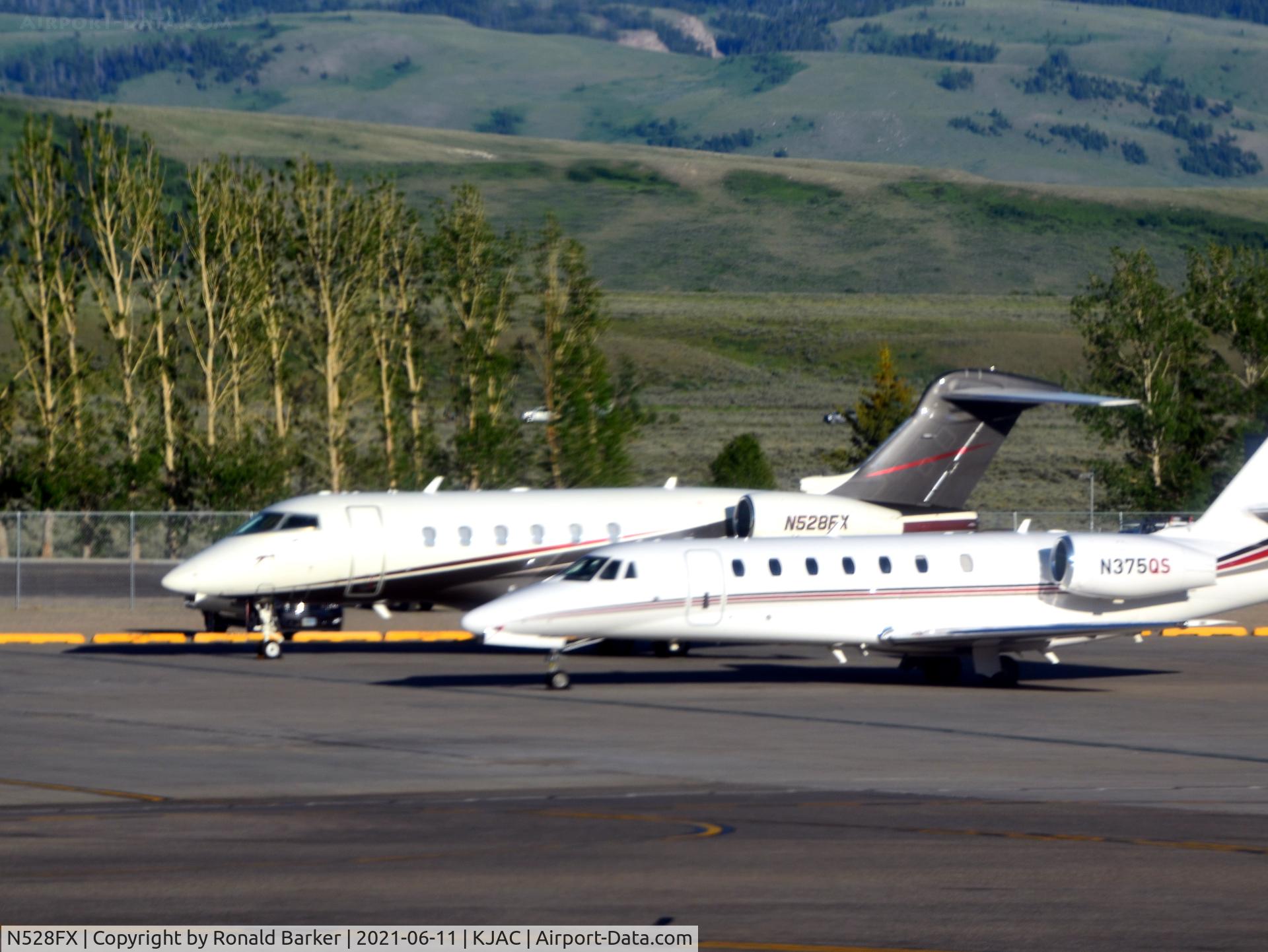 N528FX, 2006 Bombardier Challenger 300 (BD-100-1A10) C/N 20125, Parked Jackson Hole, WY