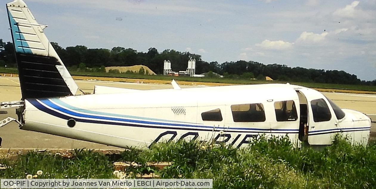 OO-PIF, 1974 Piper PA-32-300 Cherokee Six Cherokee Six C/N 32-7440073, Slide scan