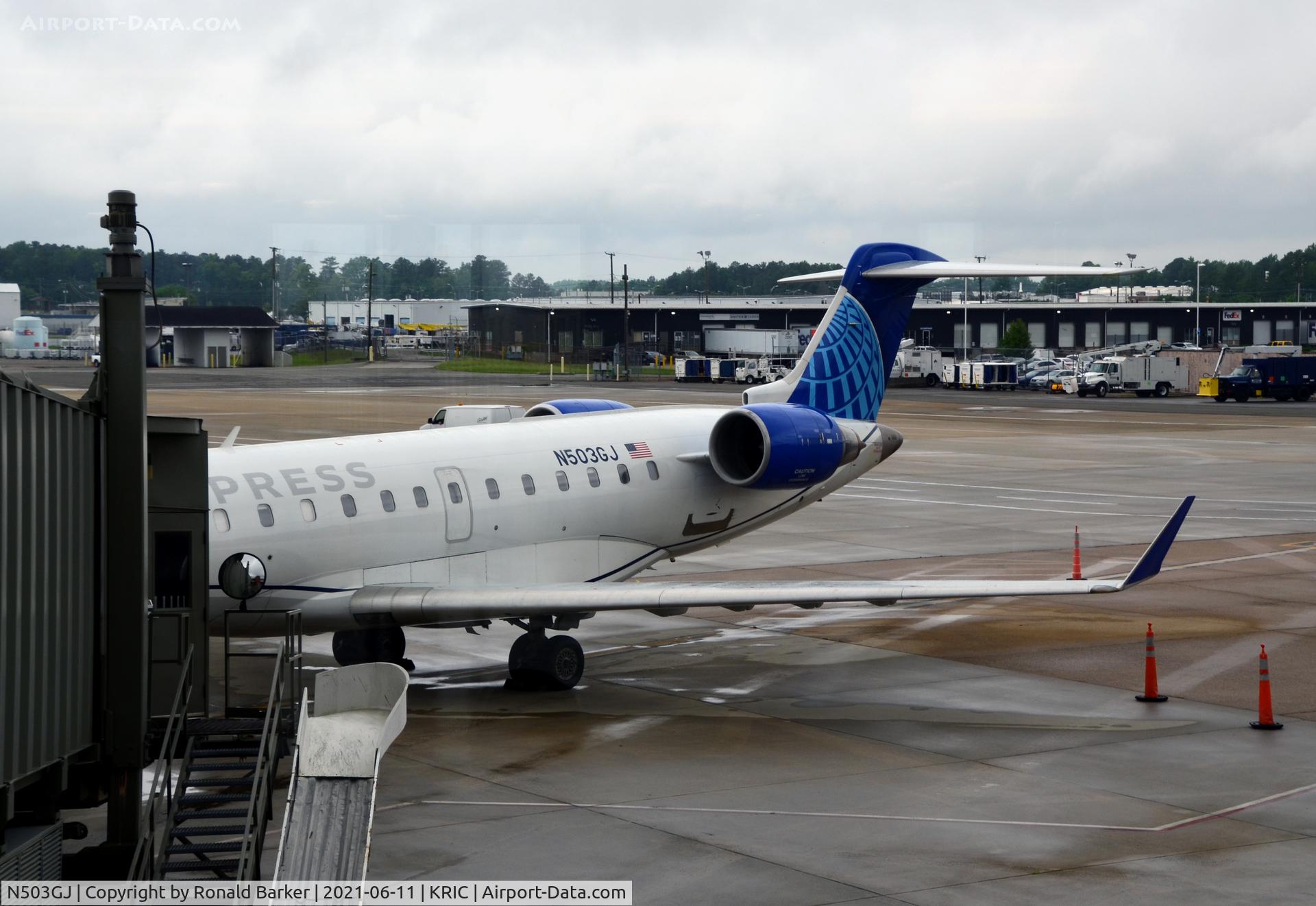 N503GJ, 2001 Bombardier CRJ-701 (CL-600-2C10) C/N 10019, At the gate Richmond