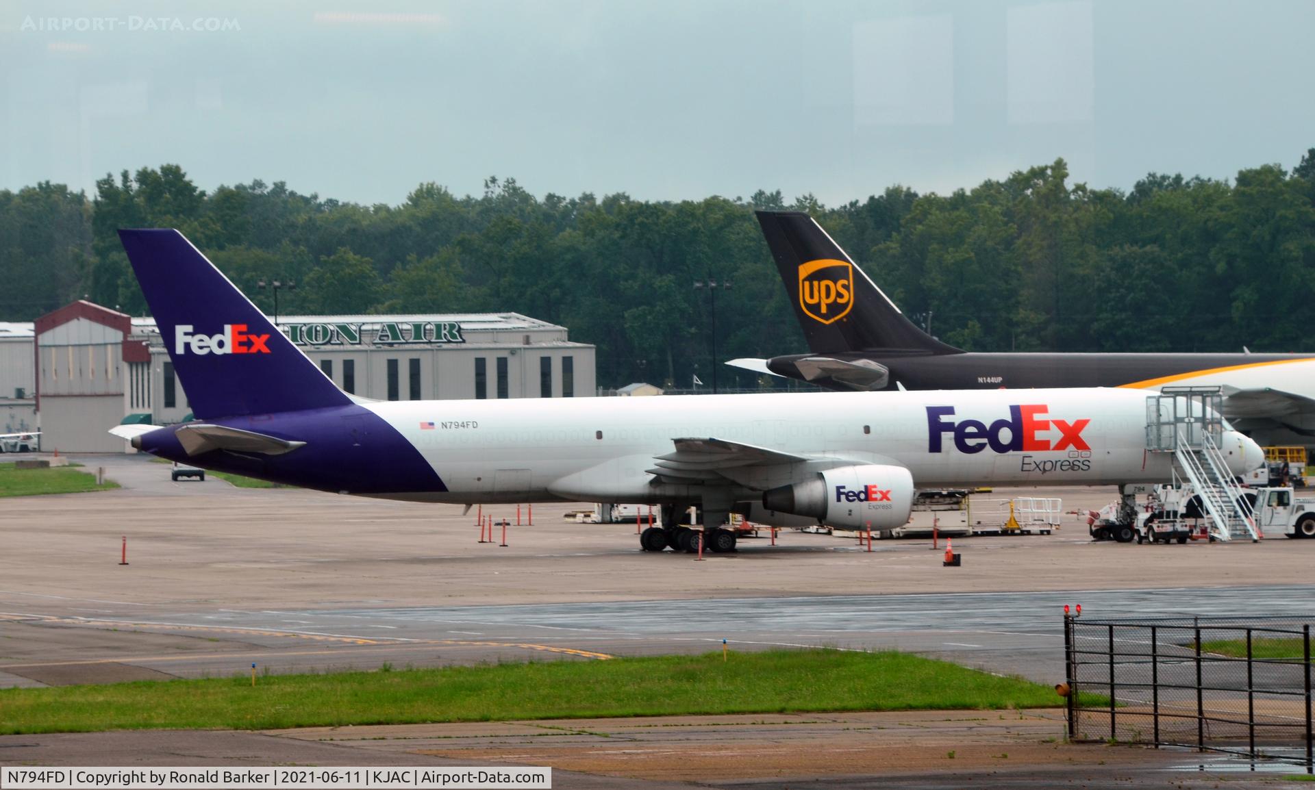 N794FD, 1993 Boeing 757-222F C/N 26701, Parked Richmond