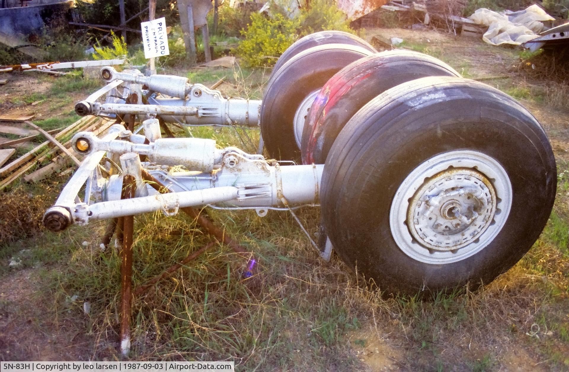5N-83H, 1955 Lockheed L-1049G Super Constellation C/N 4616, Near Faro Portugal 3.9.1987. Main Landing Gear