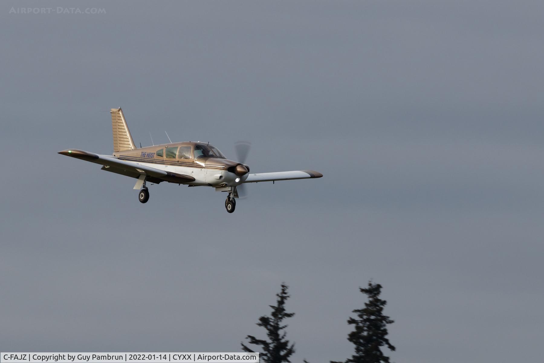 C-FAJZ, 1969 Piper PA-28R-200 C/N 28R-35359, Landing on 07