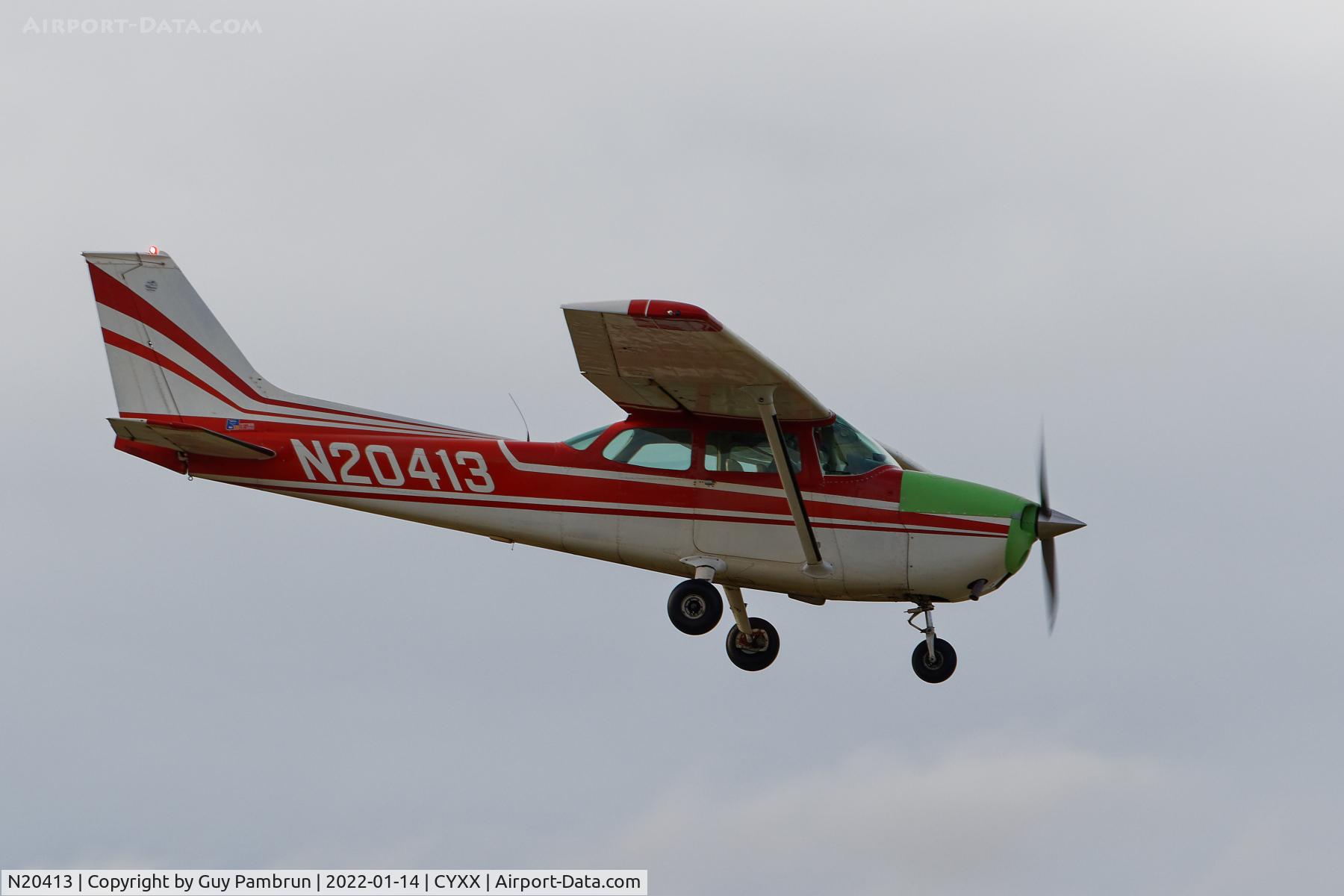 N20413, Cessna 172M C/N 17261270, Landing on 07