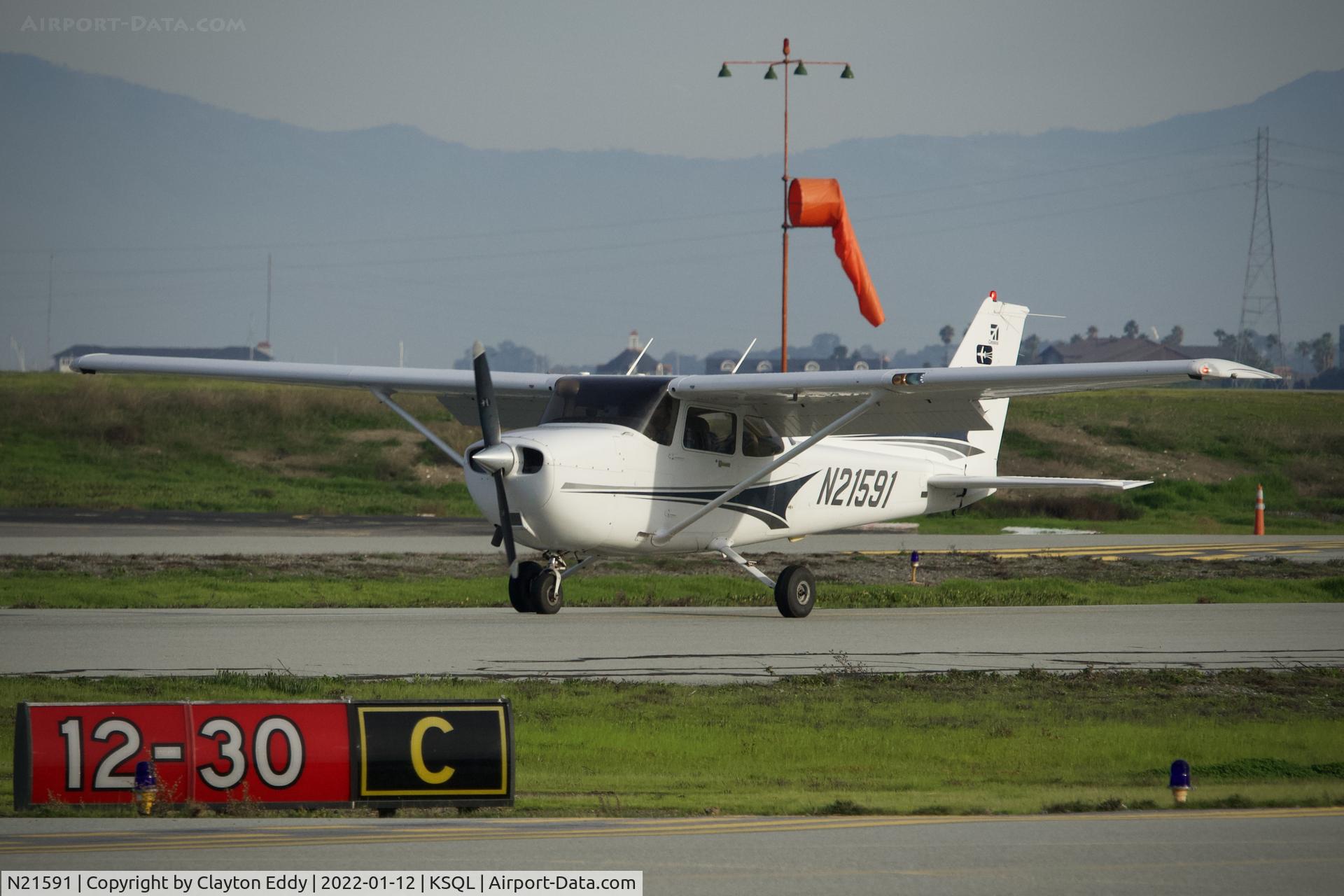N21591, 2004 Cessna 172S C/N 172S9658, San Carlos Airport in California 2022.