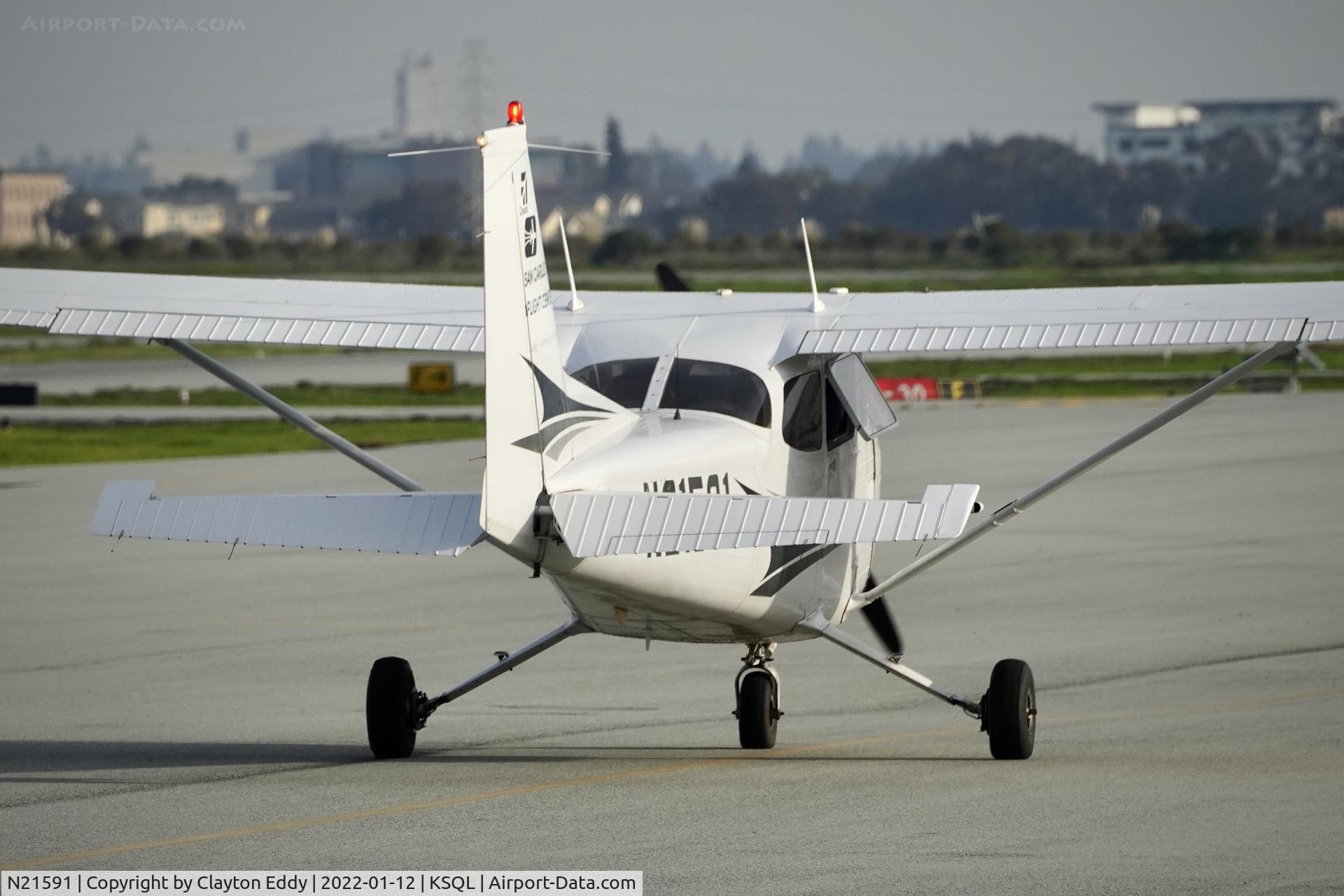 N21591, 2004 Cessna 172S C/N 172S9658, San Carlos Airport in California 2022.