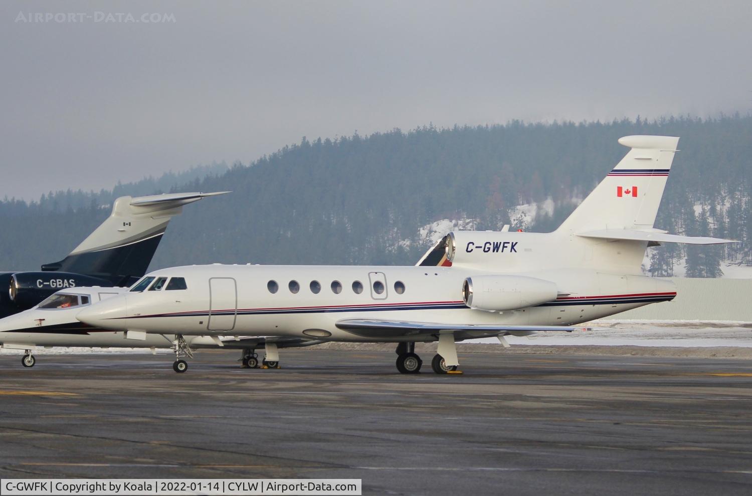 C-GWFK, 1998 Dassault Falcon 50EX C/N 264, Beautiful bird. Got in from Vancouver.