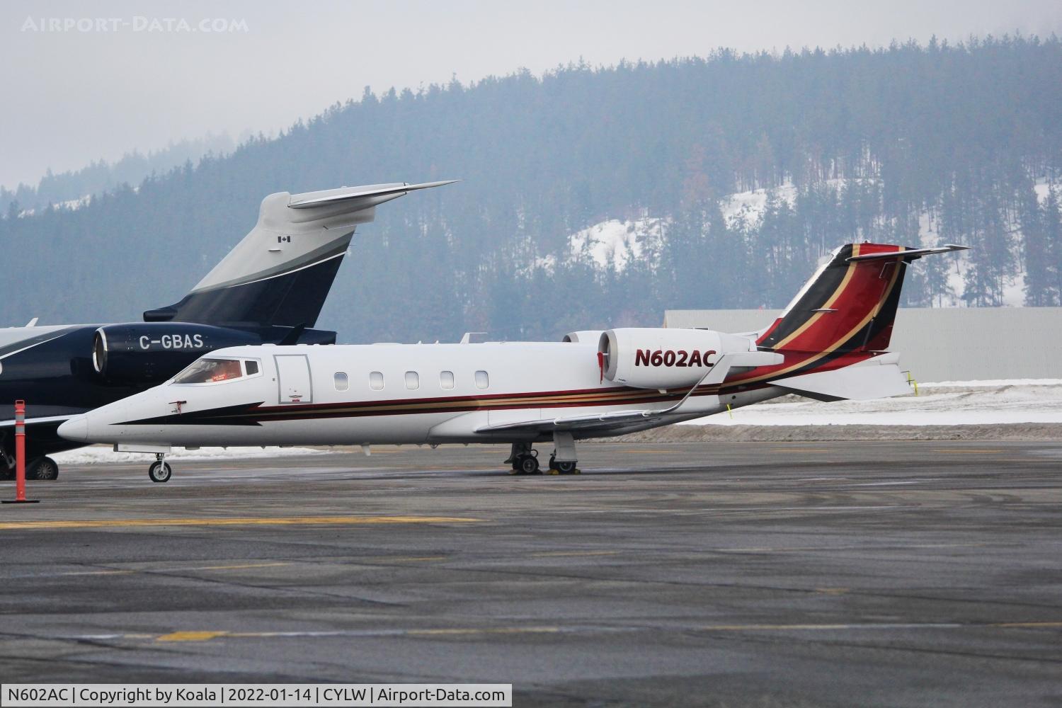 N602AC, 1998 Learjet 60 C/N 141, Nice catch, another Ski Charter