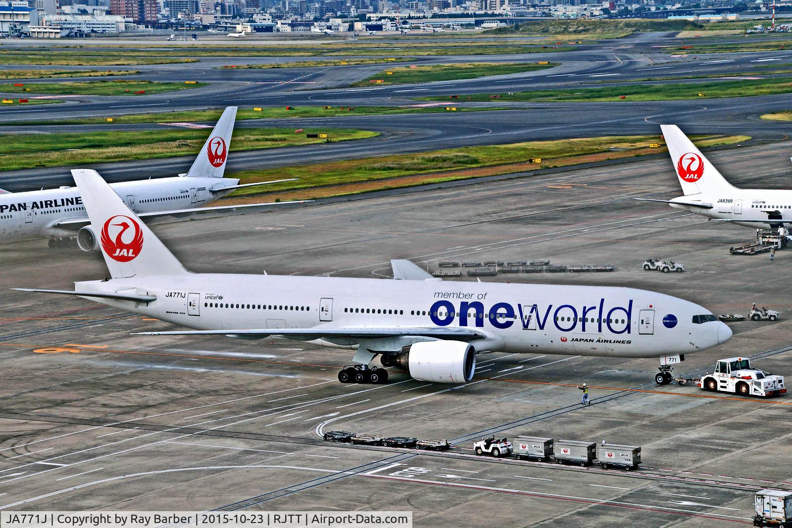 JA771J, 2003 Boeing 777-246 C/N 27656, JA771J   Boeing 777-246 [27656] (Japan Airlines) Tokyo-Haneda~JA 23/10/2015