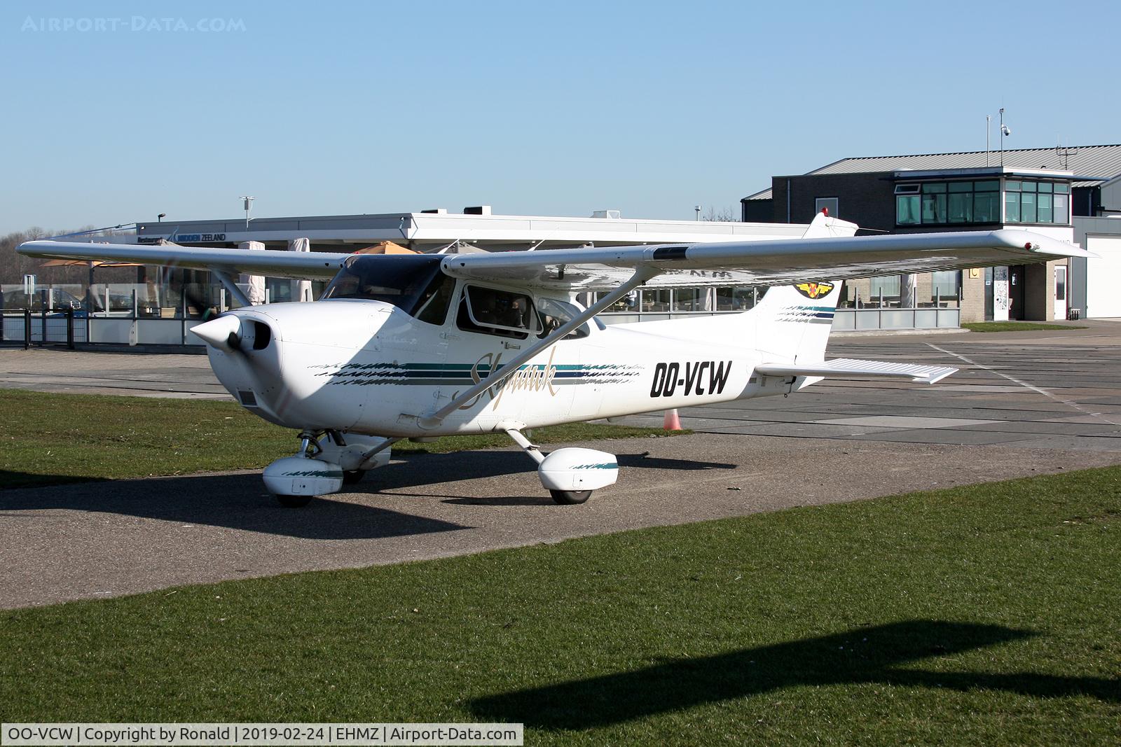 OO-VCW, 1998 Cessna 172R C/N 17280344, at ehmz