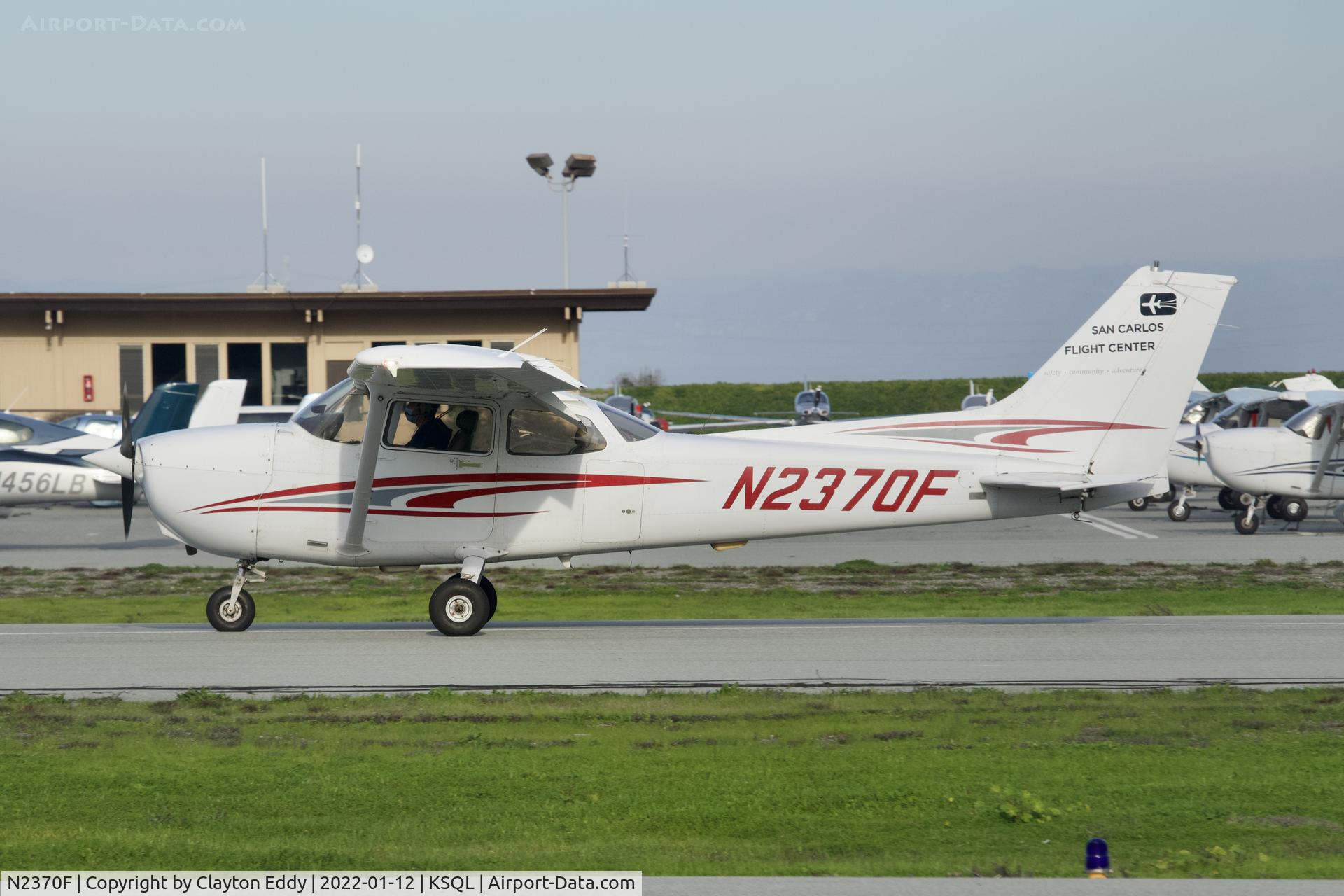 N2370F, 1998 Cessna 172R C/N 17280618, San Carlos Airport in California 2022.